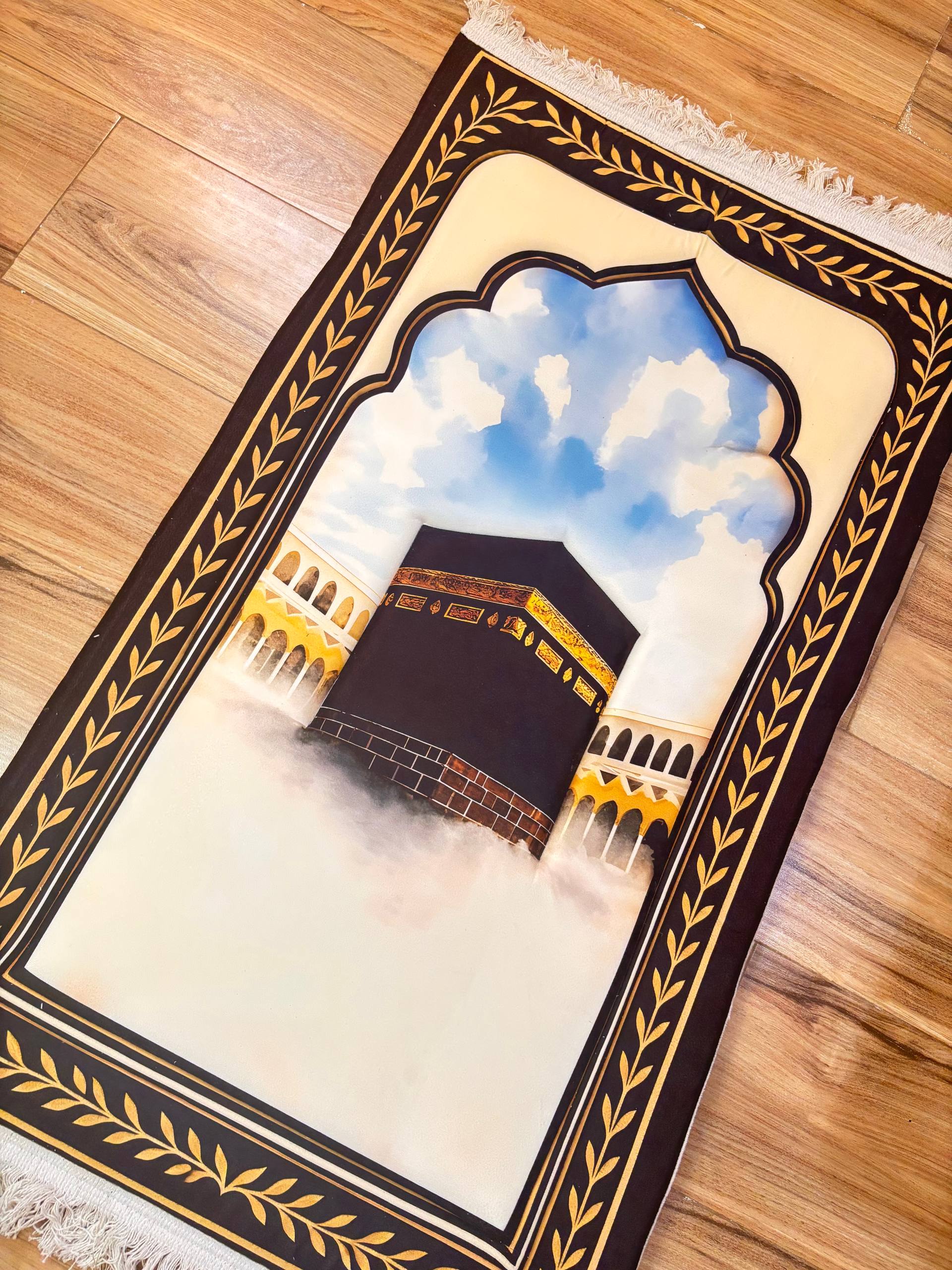الكعبة أسود و ذهبي