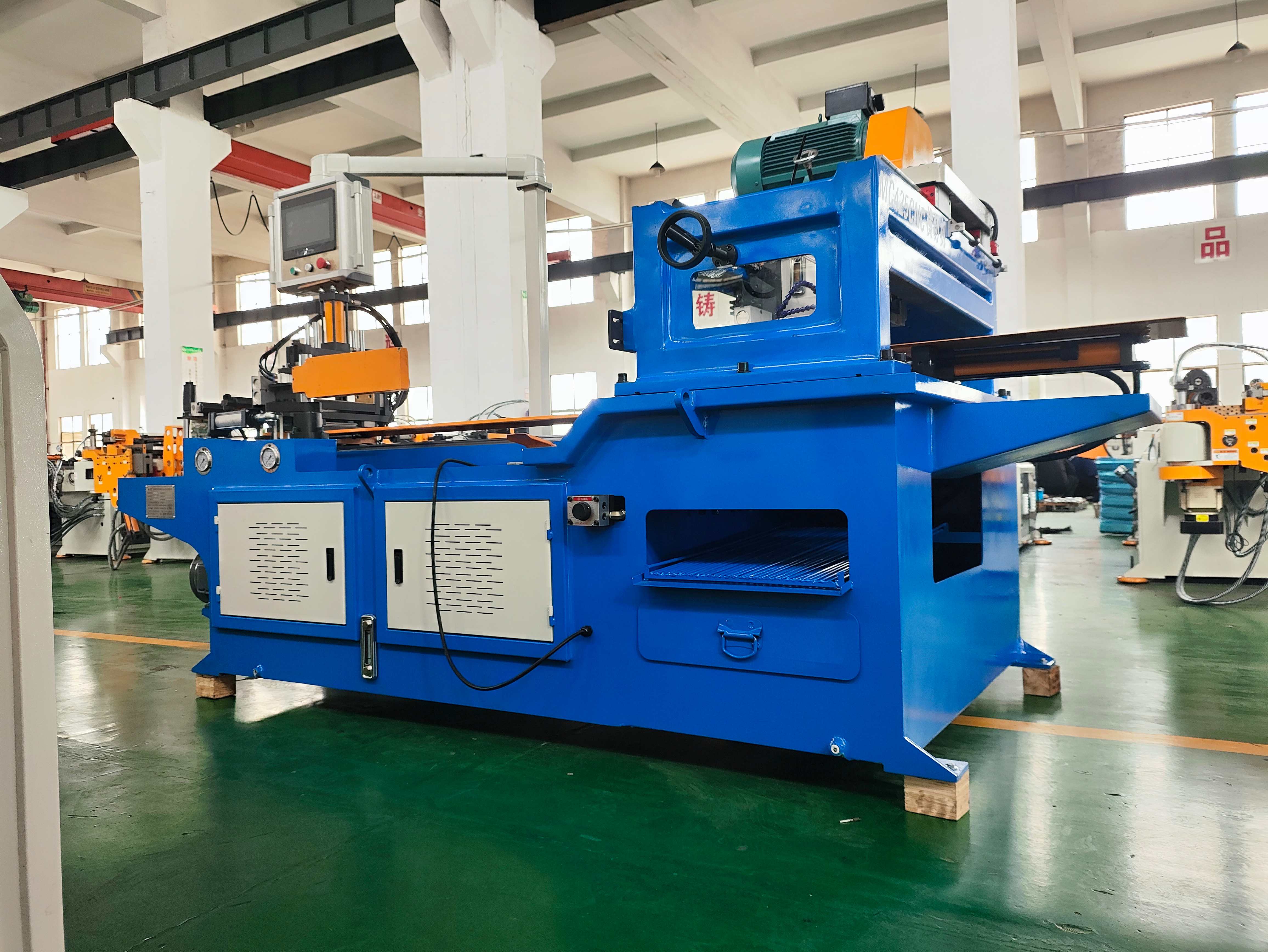 MC-425CNC Pipe Cutting Machine - Angle View