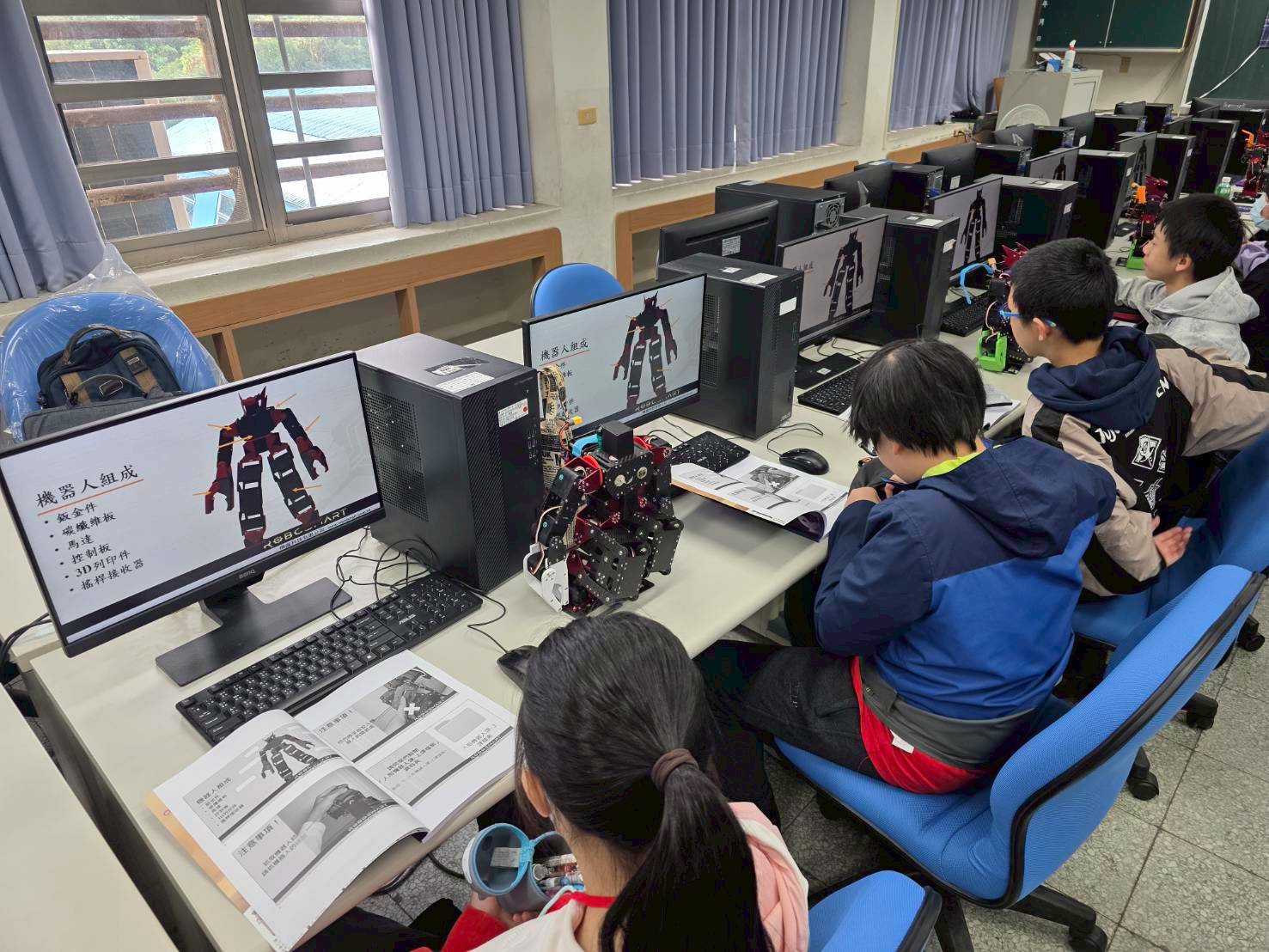 瑠公國中強生AI鋼鐵鬥士冬令營