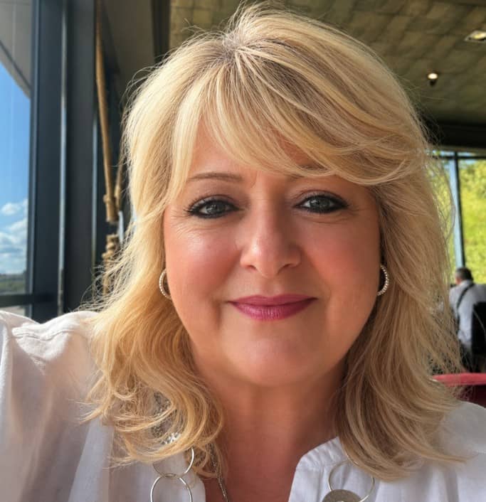 Nikki Laycy, featured author