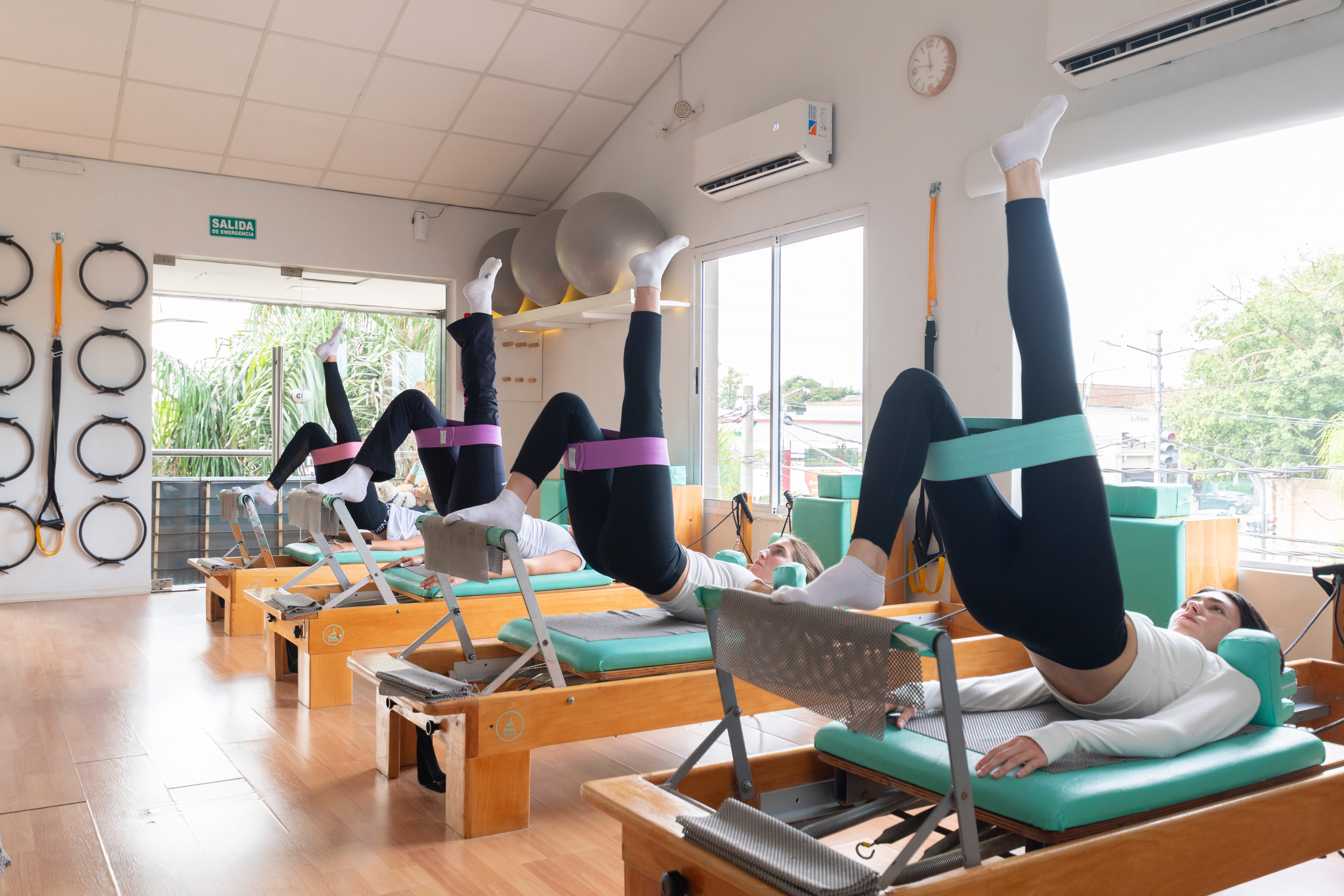 Clase grupal en reformer