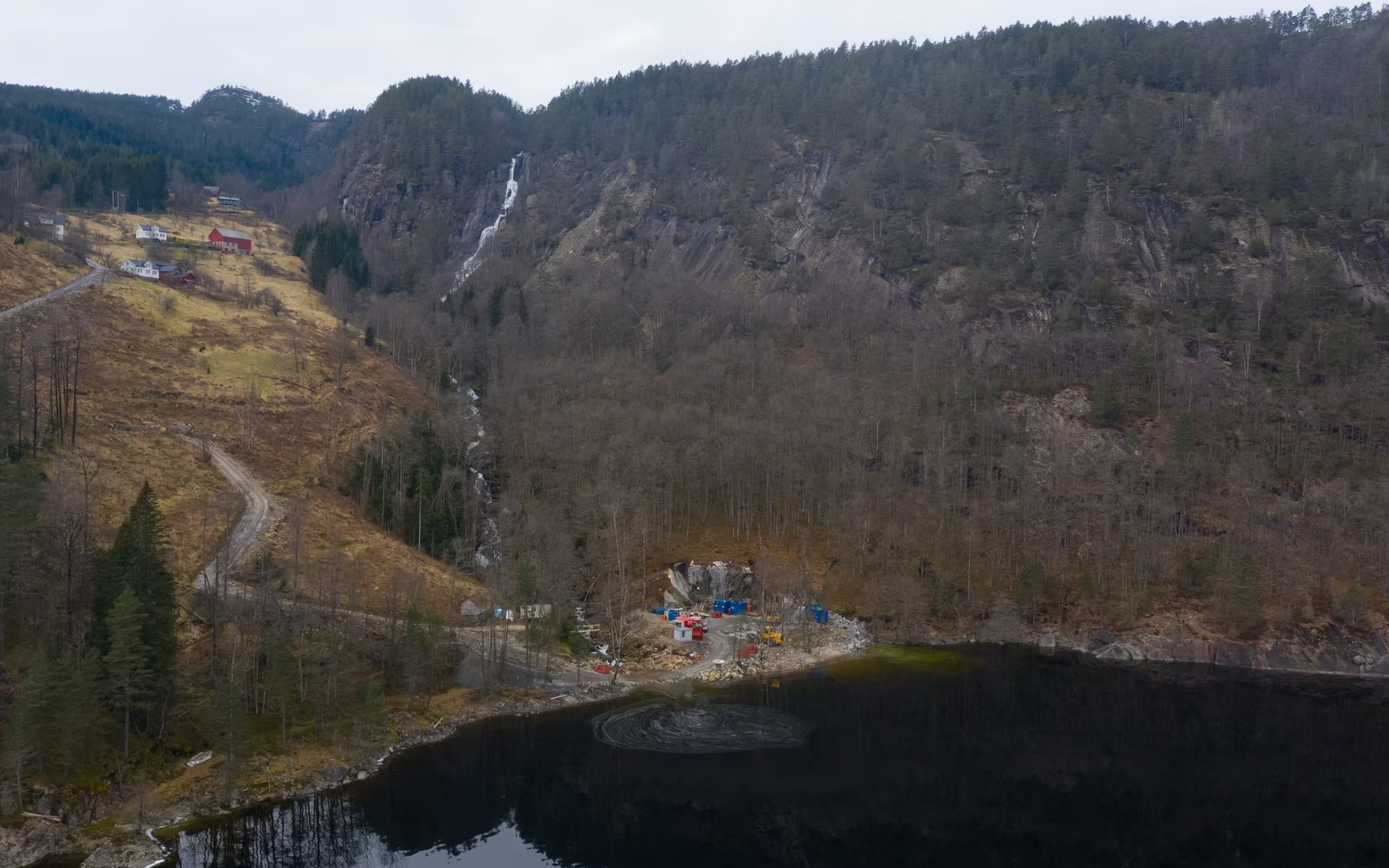 Norhard drilling site with minimal environmental footprint by fjord