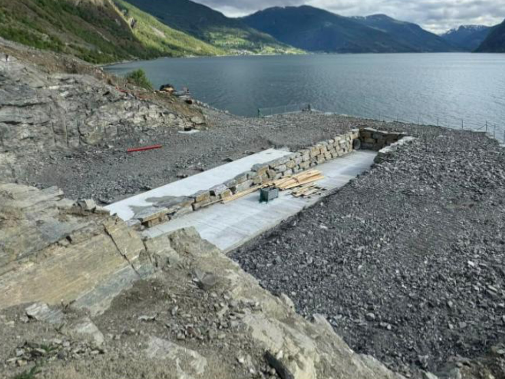 Norhard minimal impact site by water with mountains