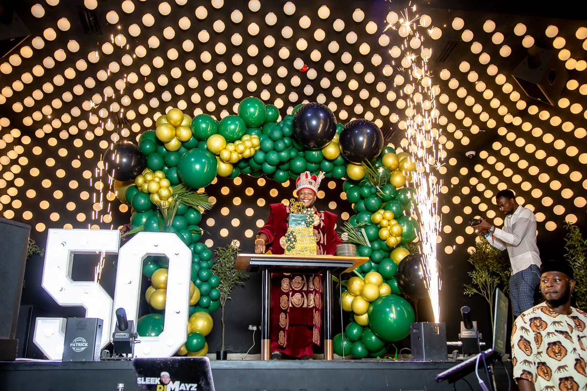 Another stage moment with balloon arch