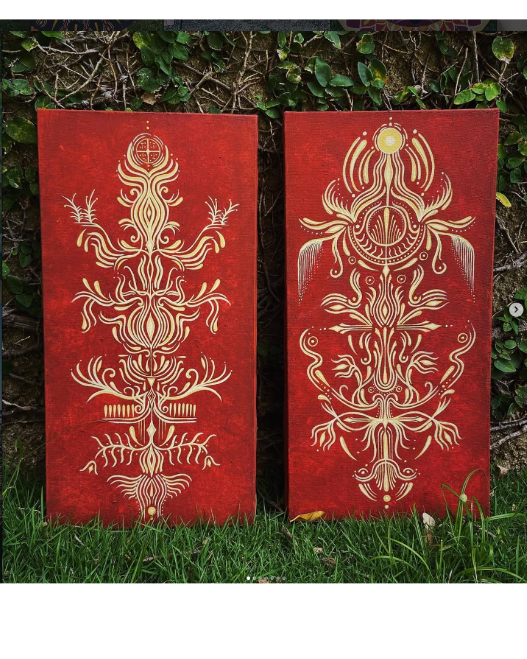 Díptico vermelho com grafismos dourados