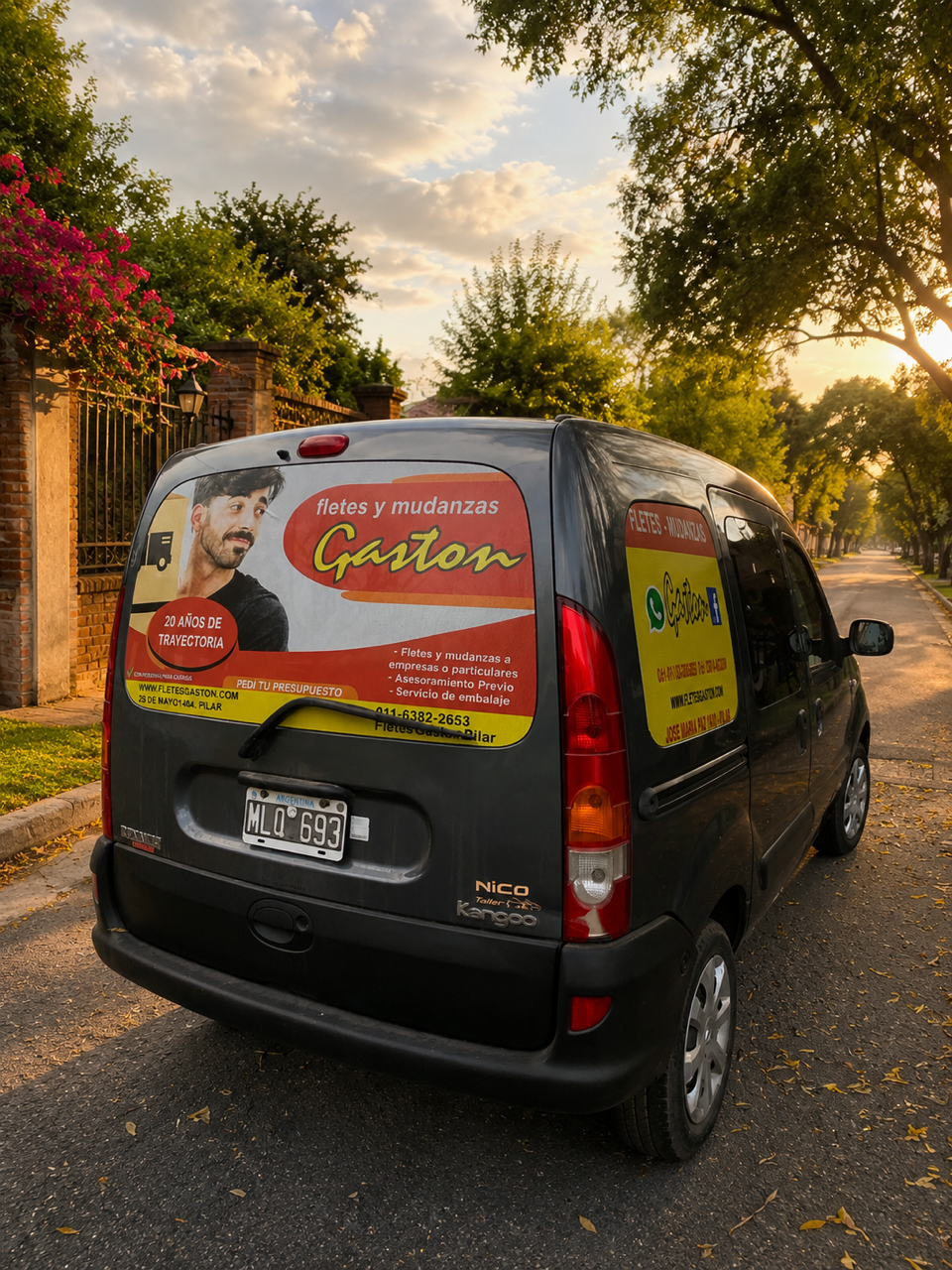 Vehículo Gastón Fletes y Mudanzas al atardecer