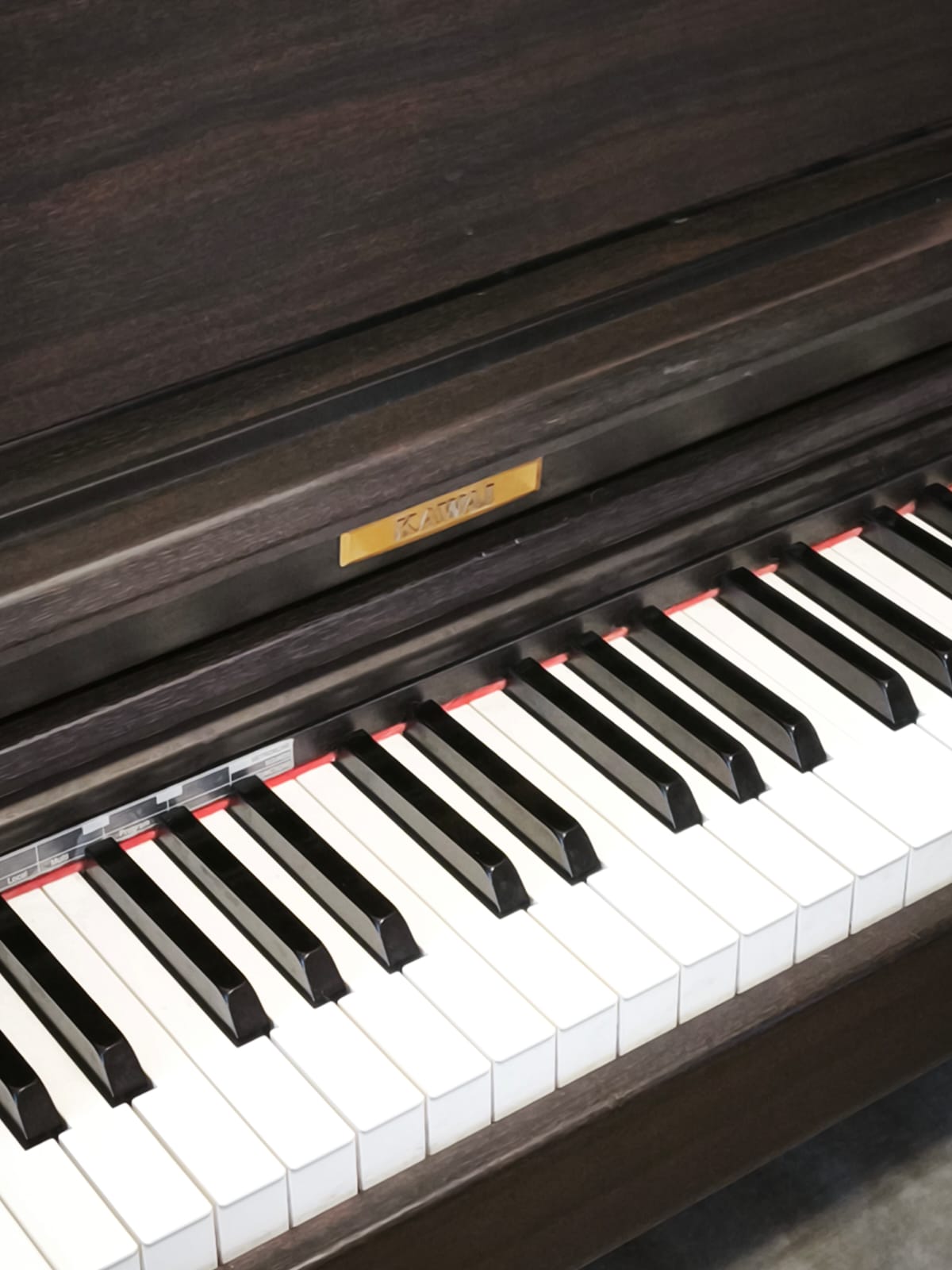 Piano Kawai - Teclas en detalle
