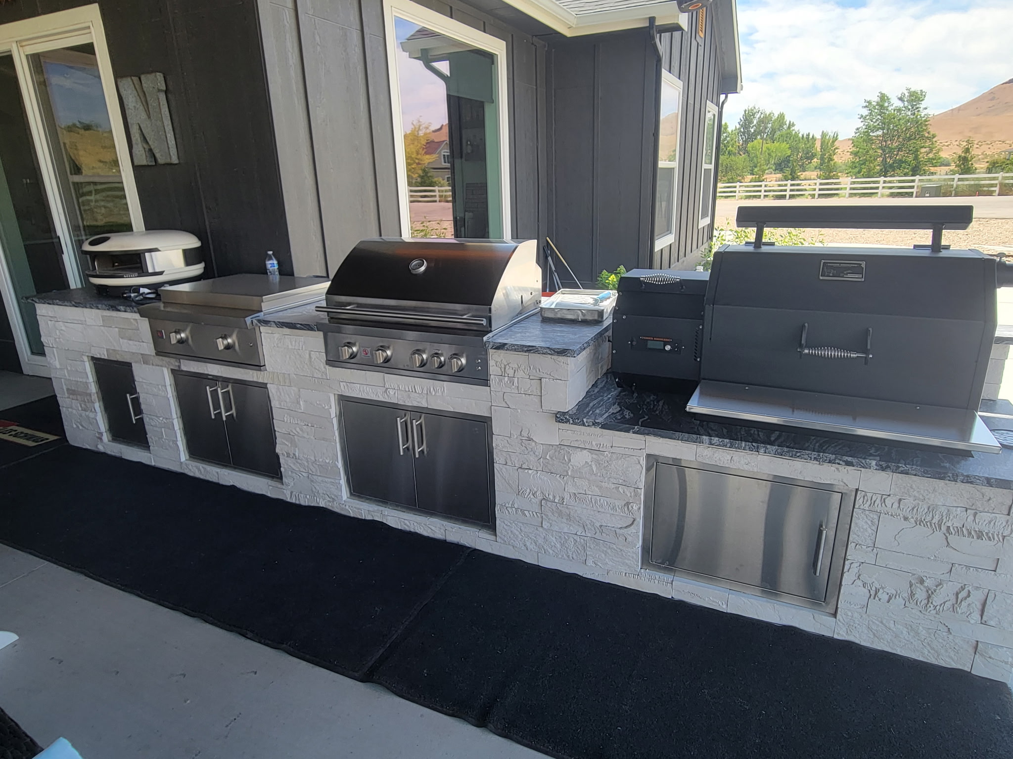 Grills & appliances