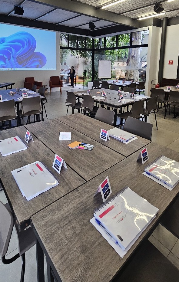 Sala Pau-Ferro - configuração escolar com material