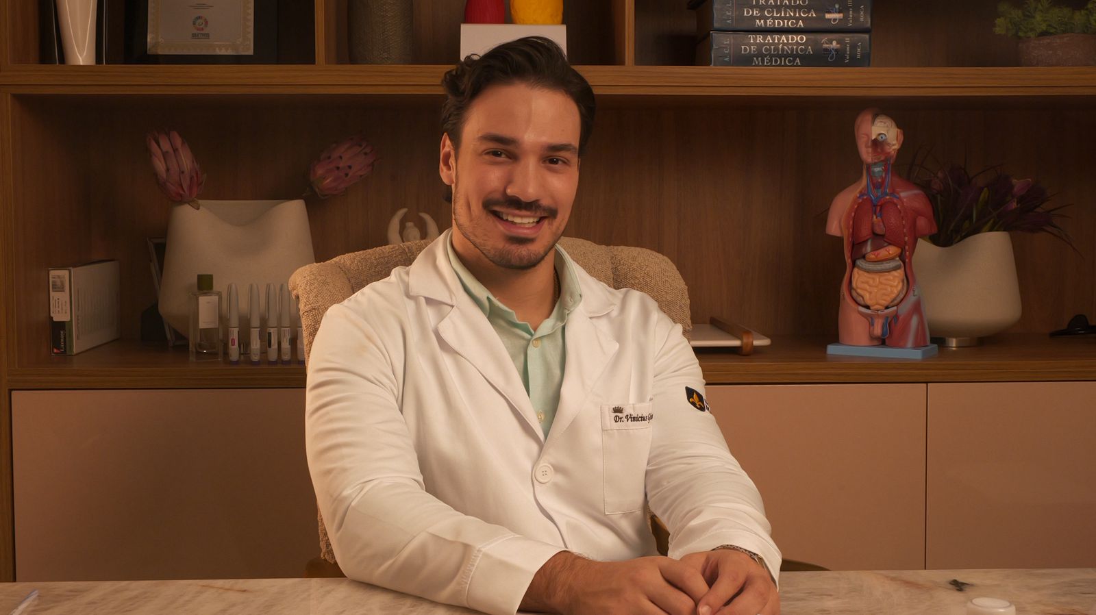 Dr. Vinicius Giantaglia em atendimento
