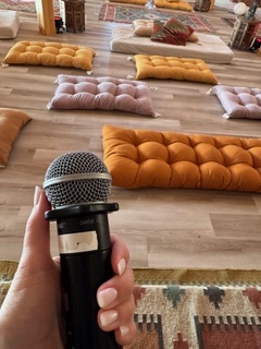 Microphone with meditation cushions