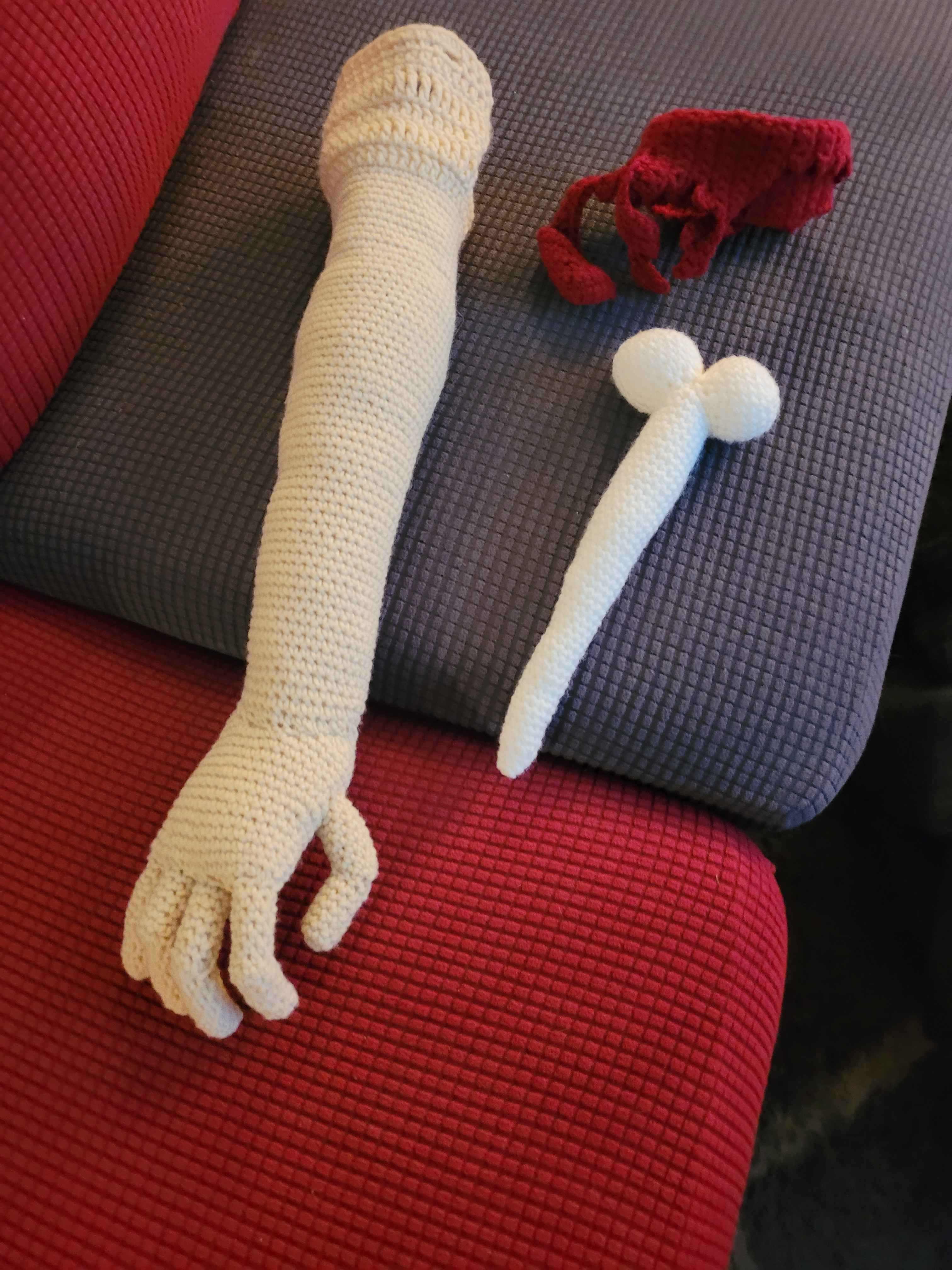 Soft arm and matching white accessory