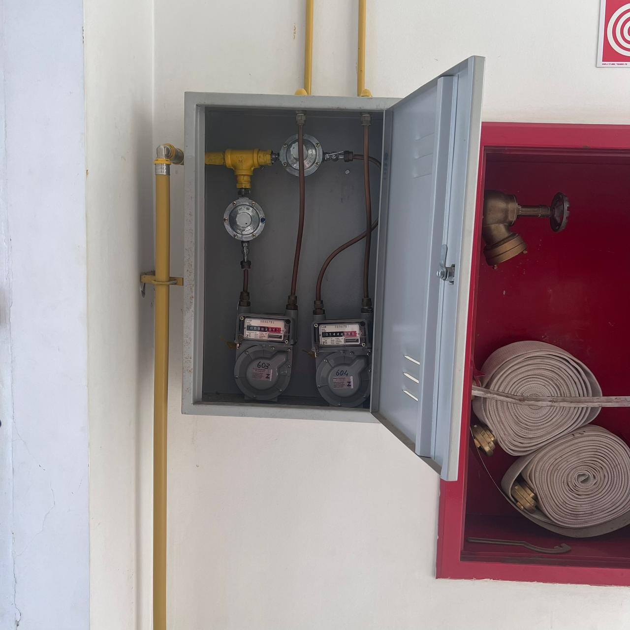 Manômetro e controle de pressão LEFOO em sistema de hidrante