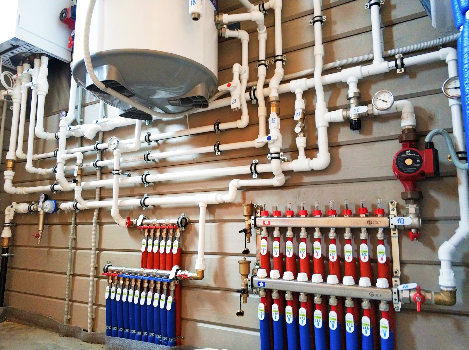 Complex hydronic heating system with PEX manifolds and water heater