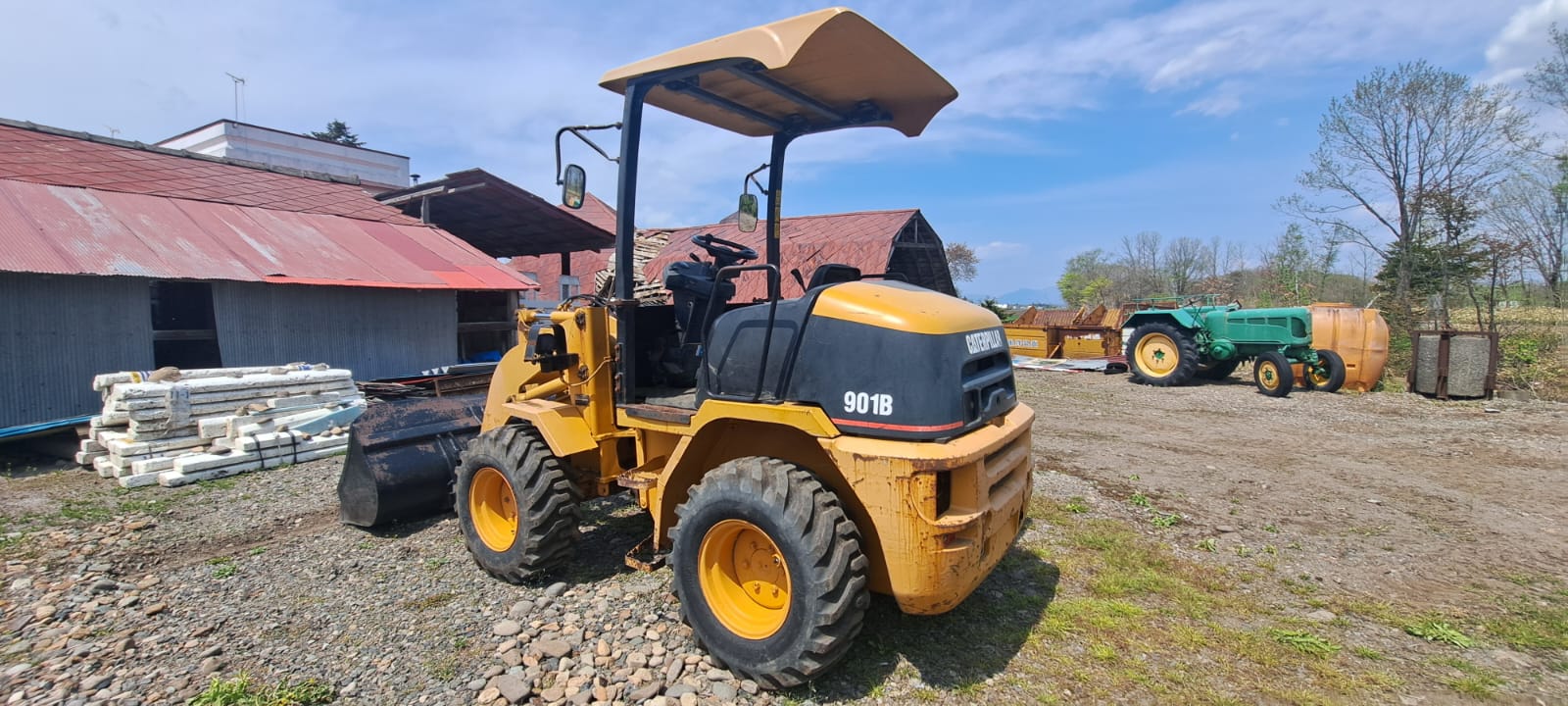 CAT 901B Compact Loader