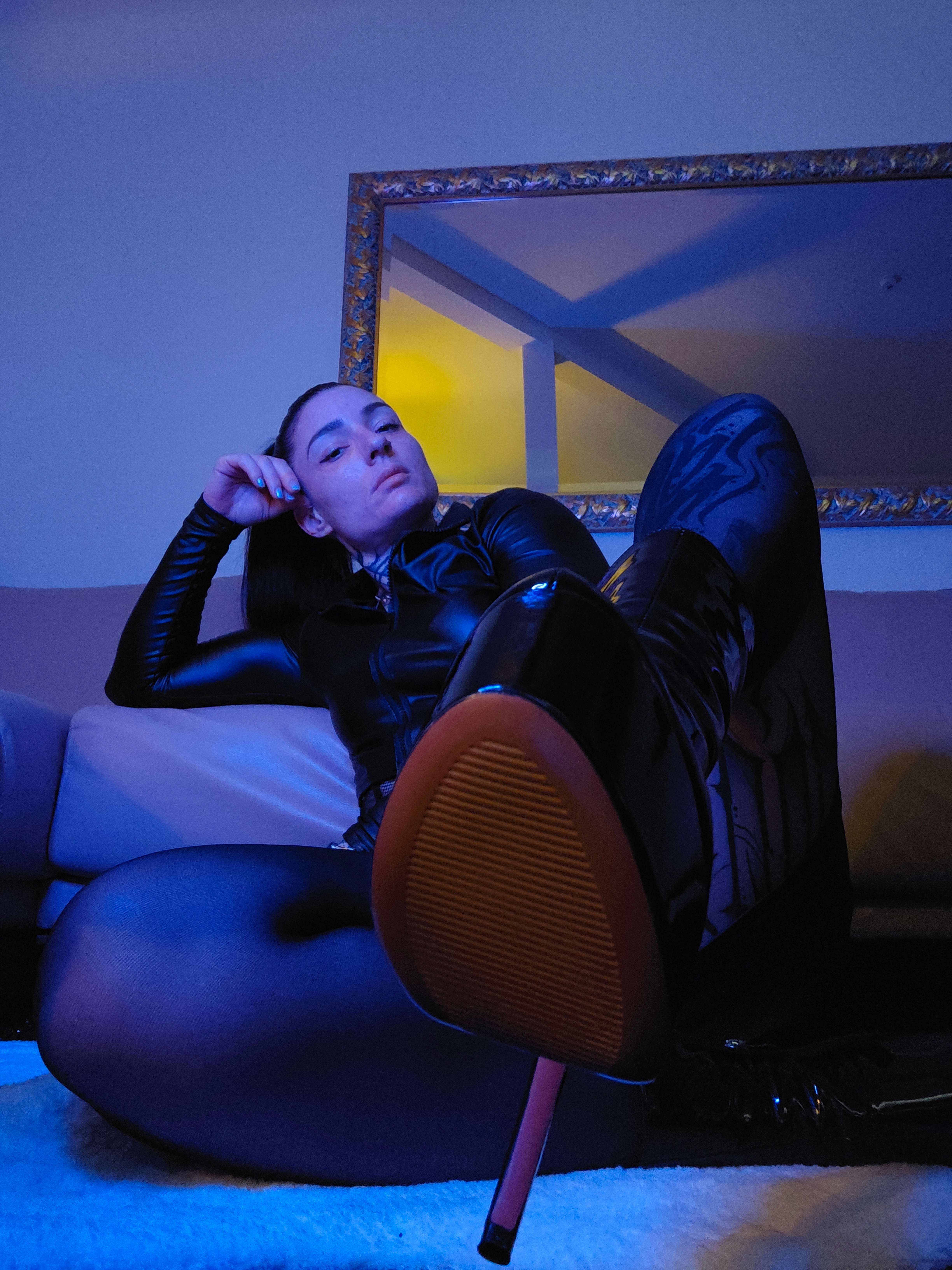 Drill Instructor - Blaues Licht Lounge