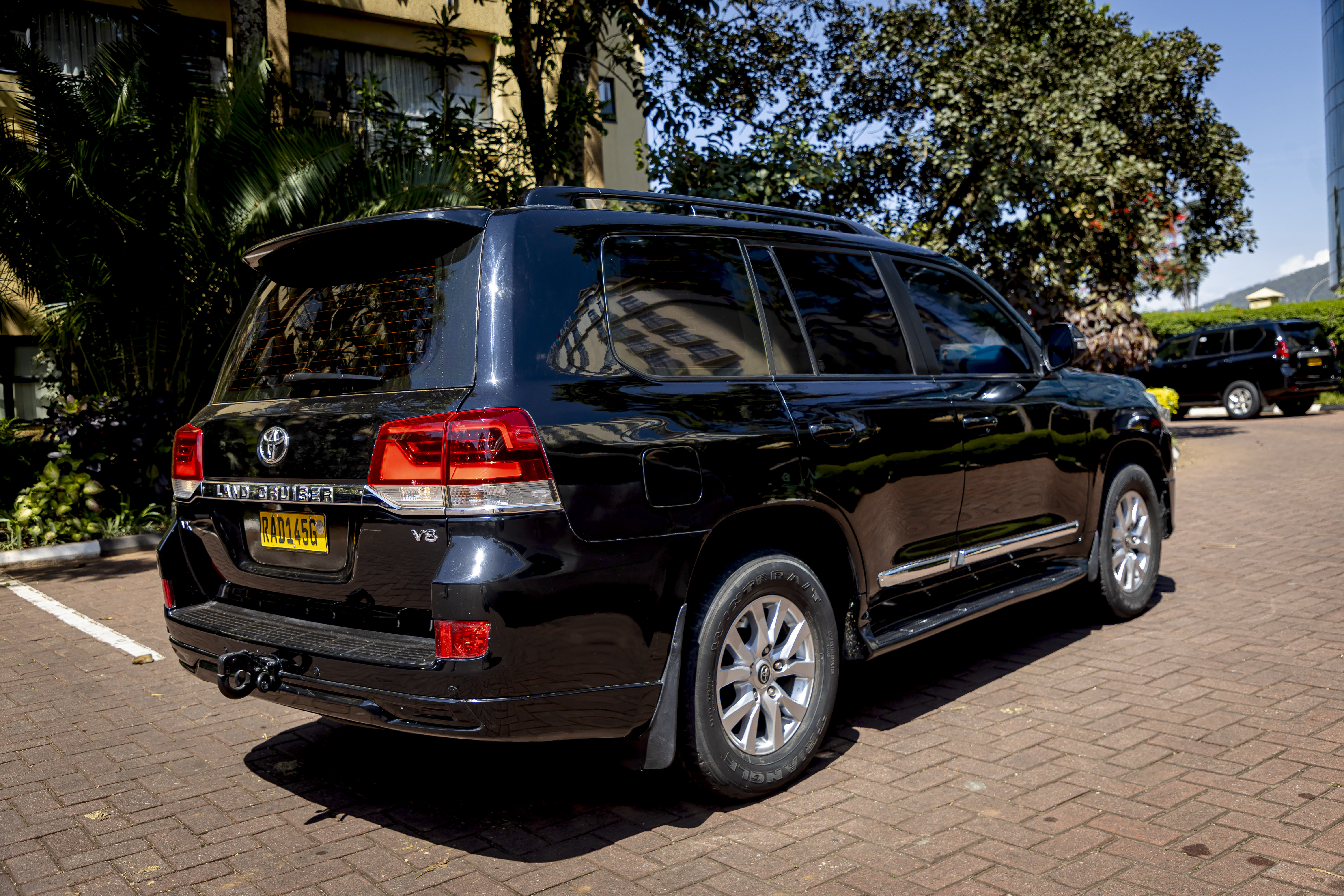 LANDCRUISER 200 SERIES view 2