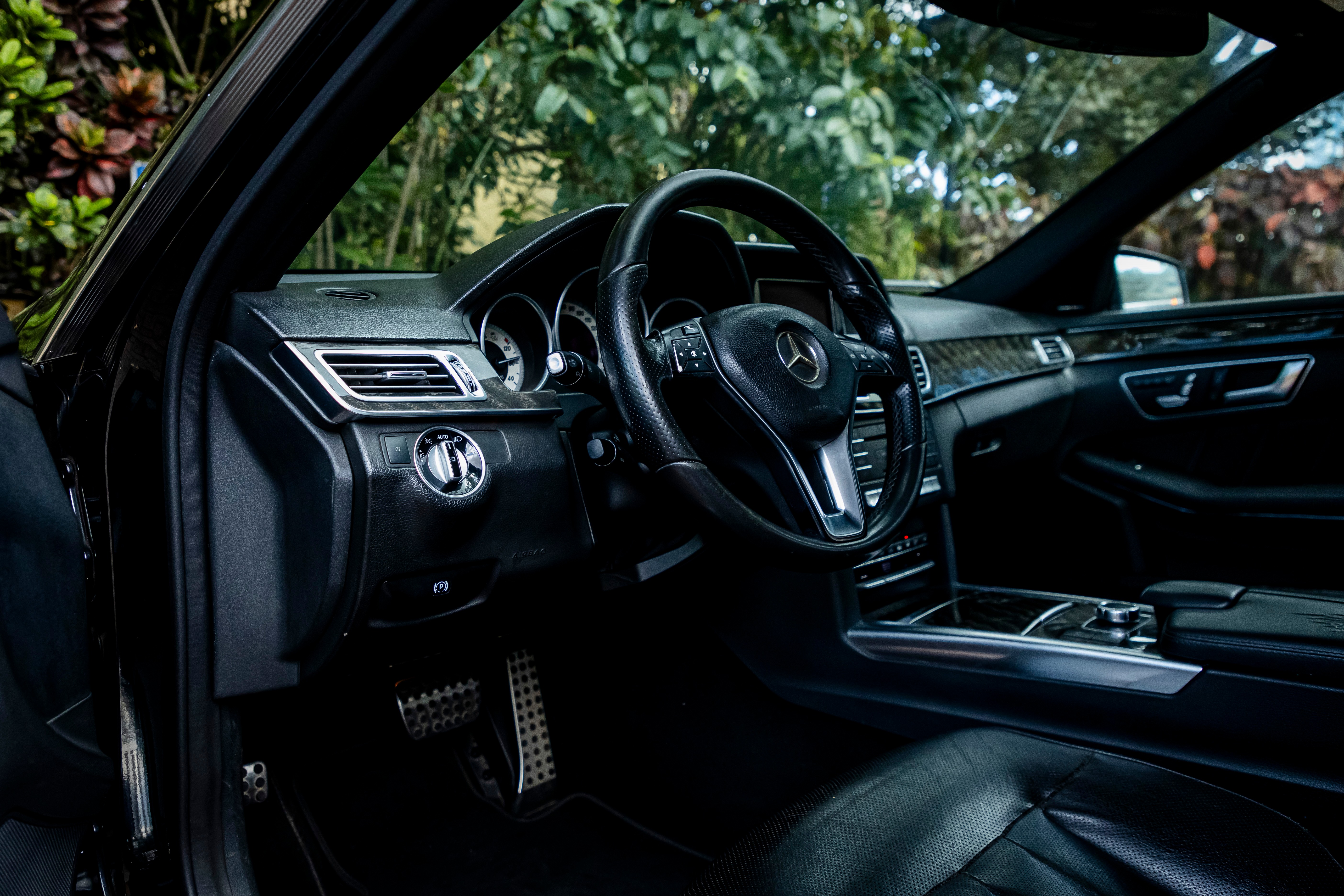 Mercedes-Benz E-Class view 4