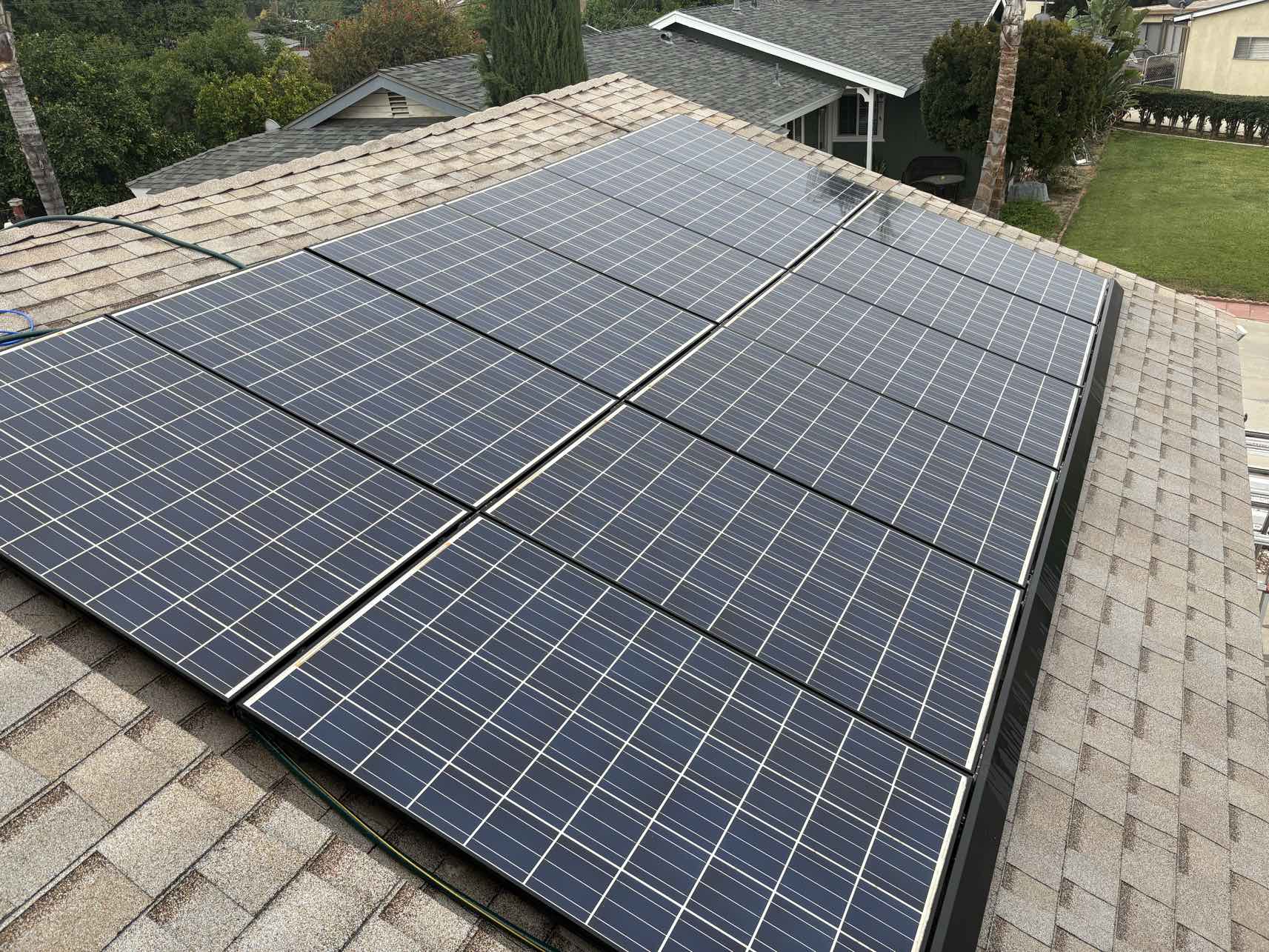 Extensive solar panel system after cleaning