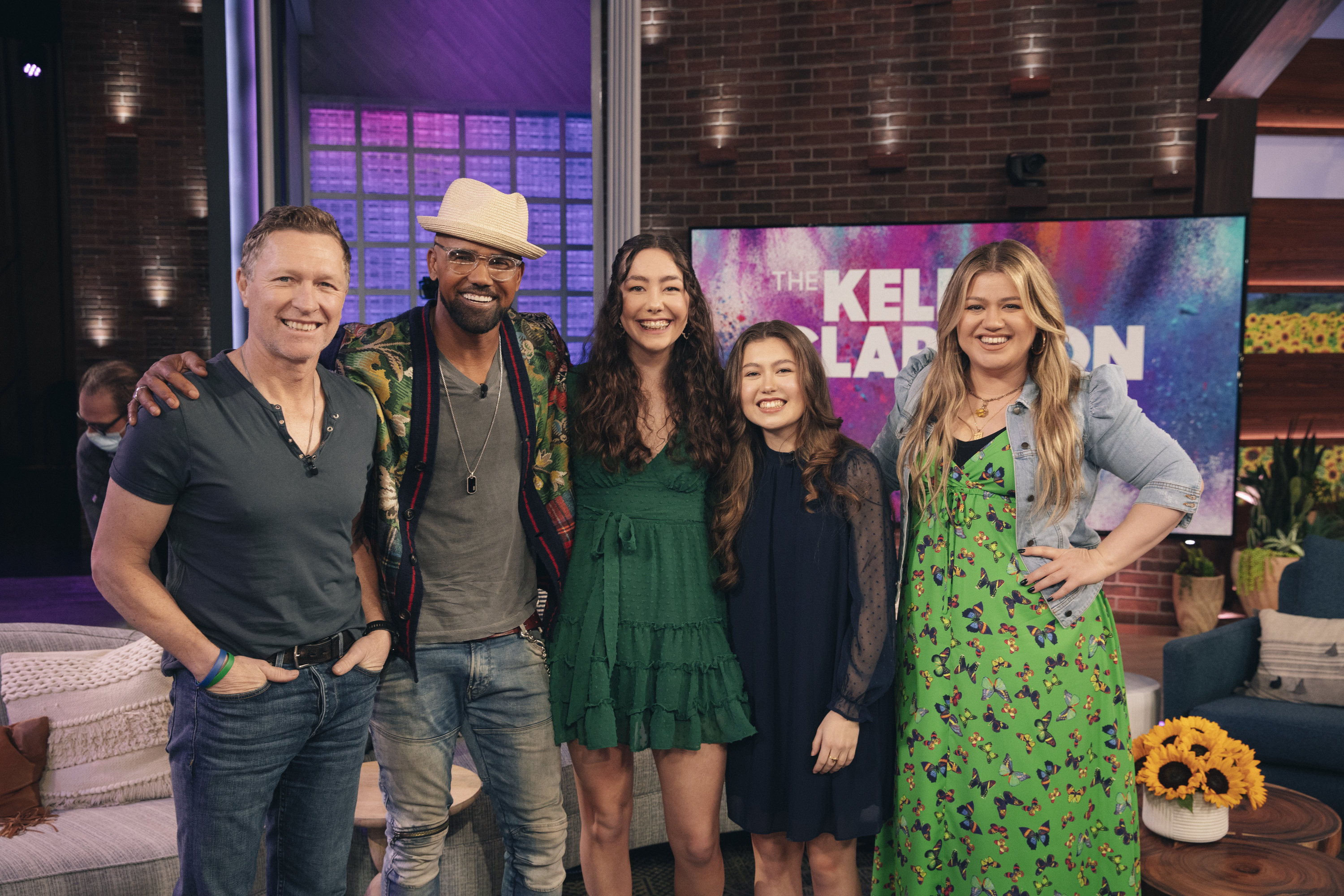 Paper for Water guests with Kelly Clarkson Show hosts and guests