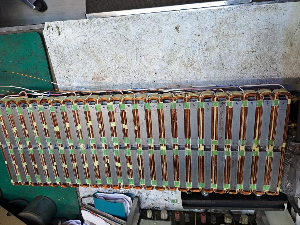 Siemens linearni motor primari sa bakrenim zavojima i zelenom izolacijom
