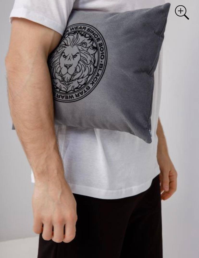 Брендированная подушка с логотипом льва — Black Star Wear