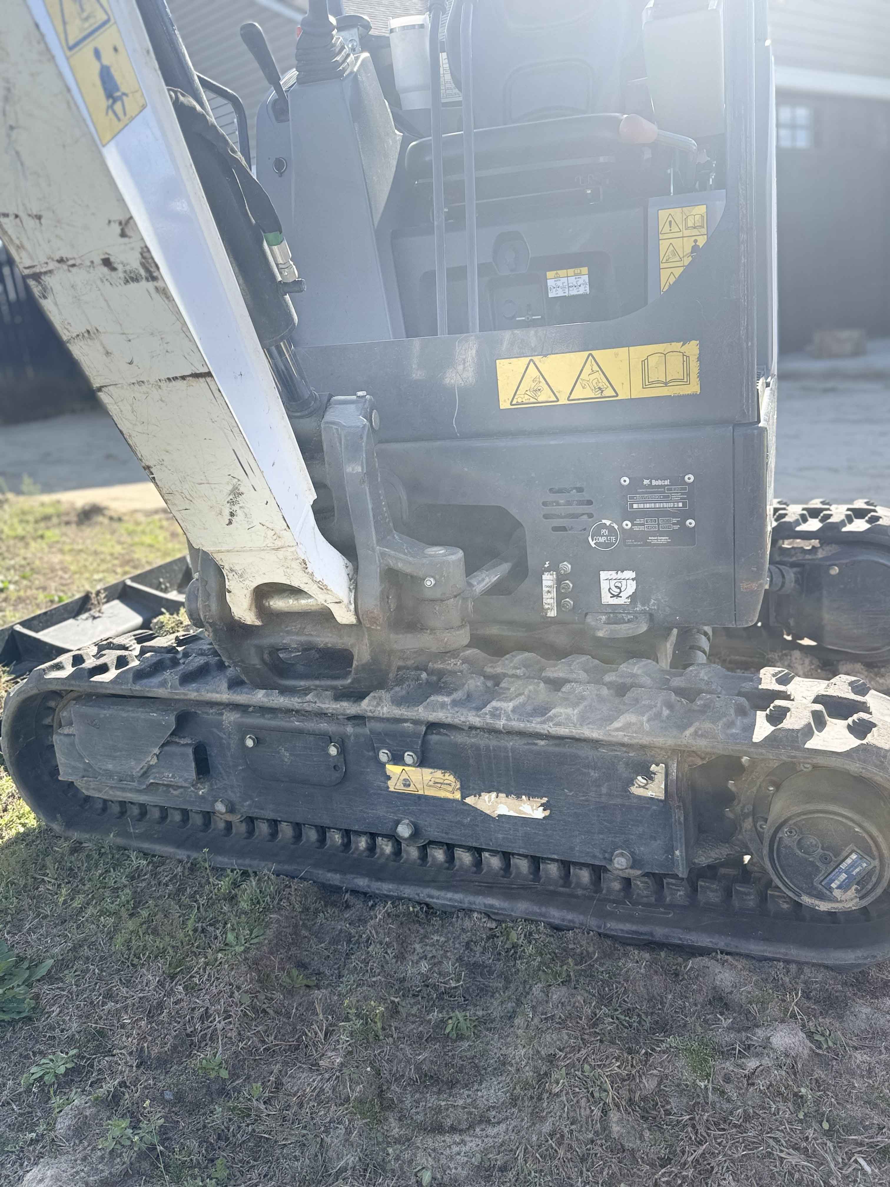 Bobcat E20 Mini Excavator thumbnail 6