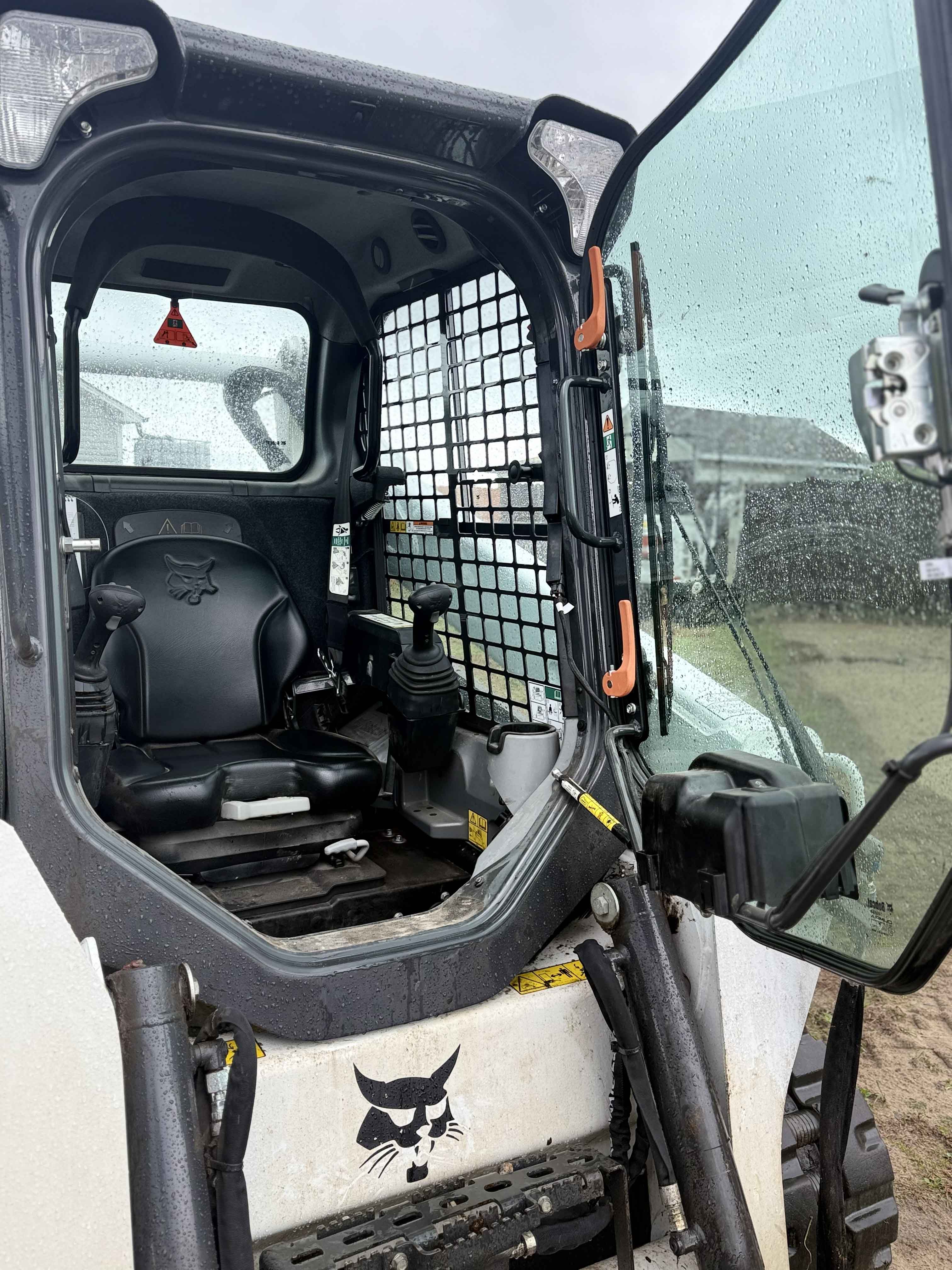 Bobcat T595 Compact Track Loader thumbnail 3