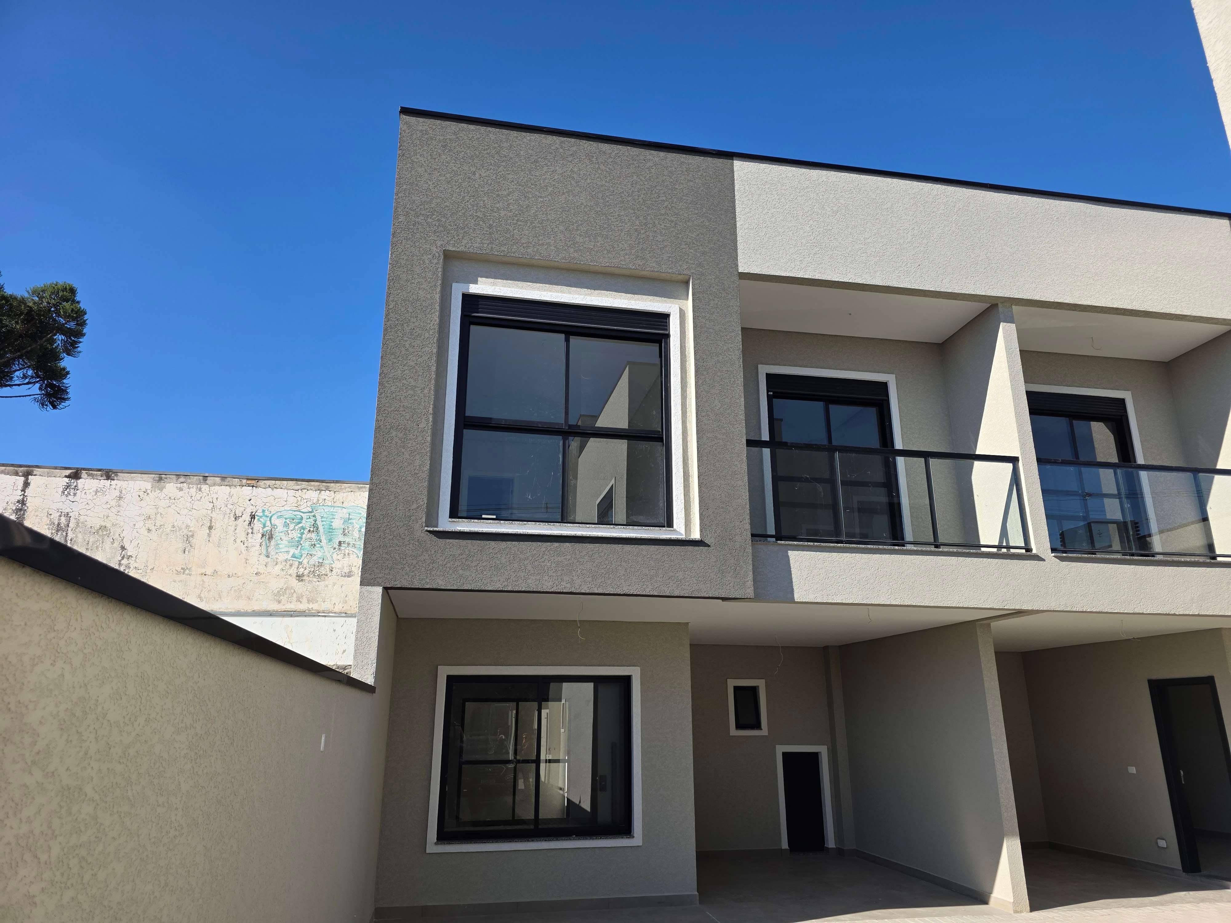 Sobrado Novo e Elegante no Bairro Boqueirão — Boqueirão, Curitiba – PR