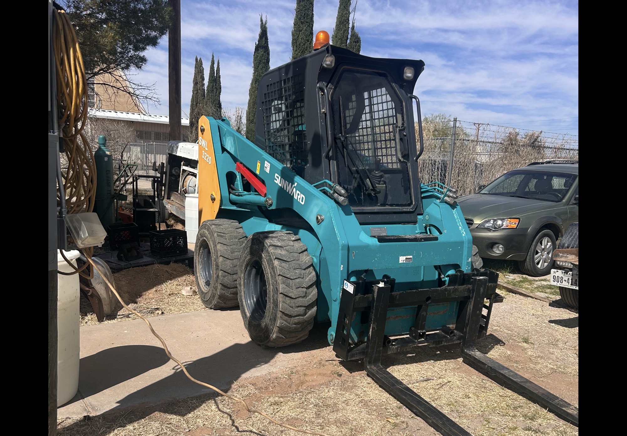 Sunward SWL3220 Wheeled Skid Steer Loader photo 2