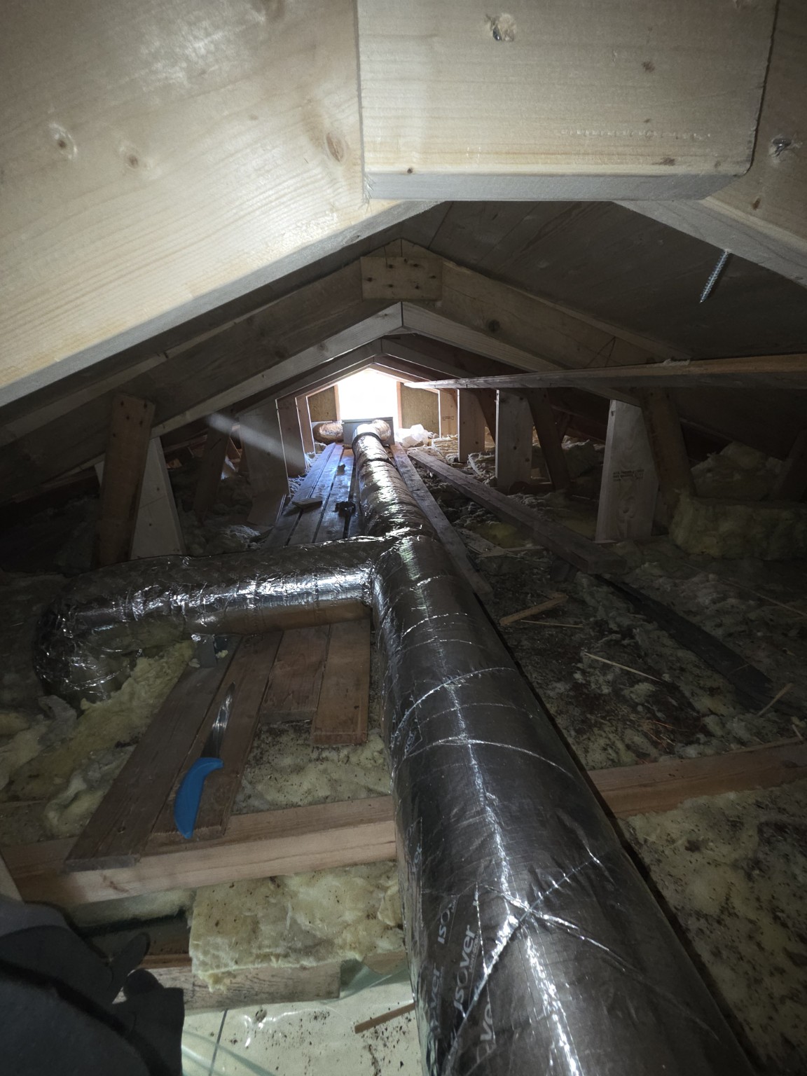 Ventilationskanal i ett vindsutrymme