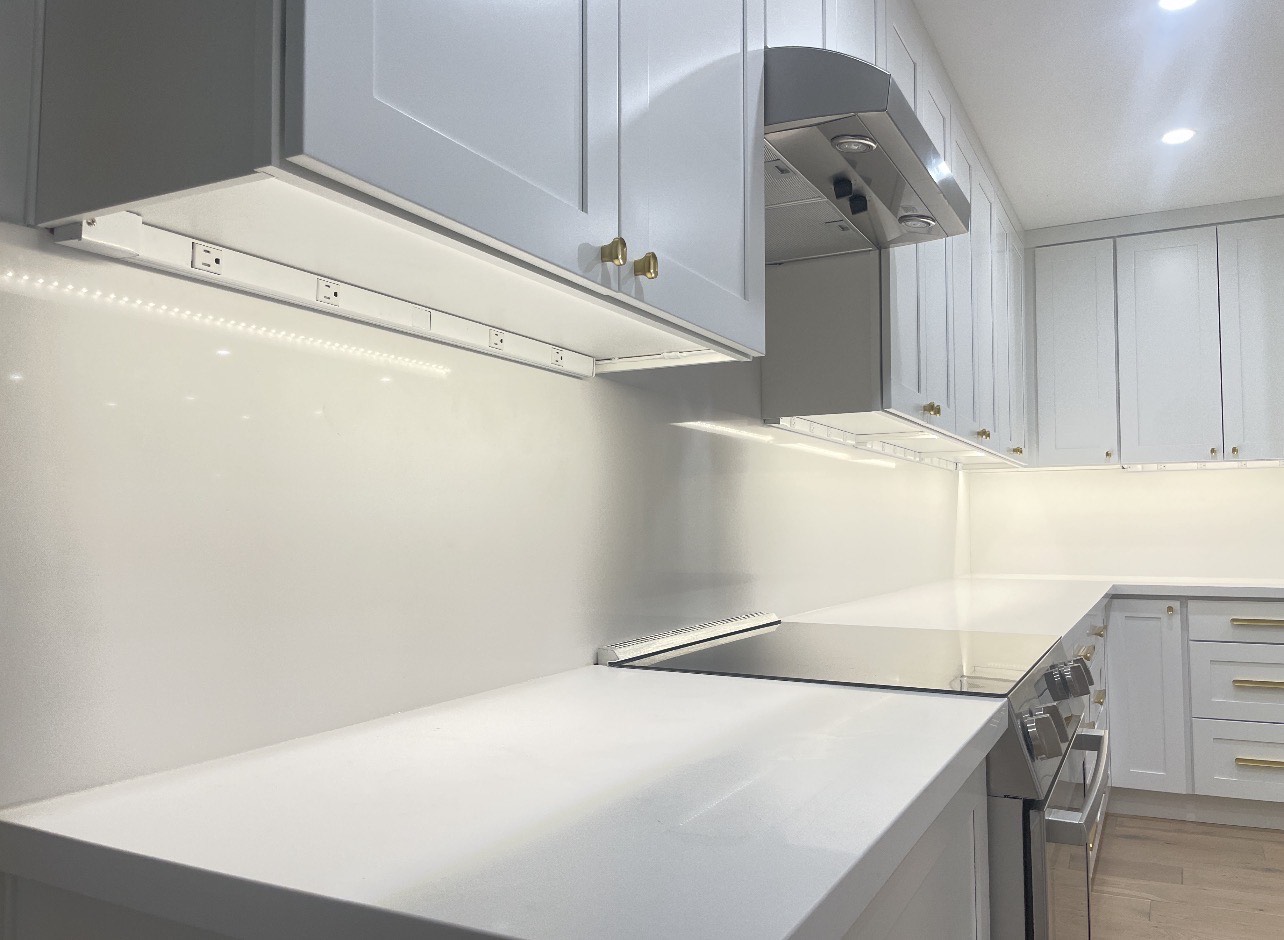 Under cabinet lighting with outlets