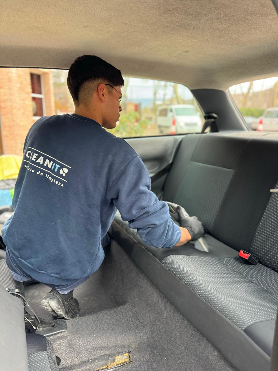 Limpieza de tapizado interior de vehiculo