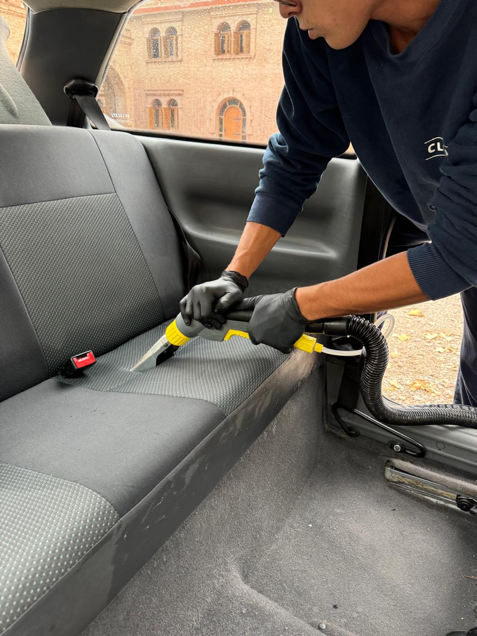Limpieza profesional de tapizado de auto
