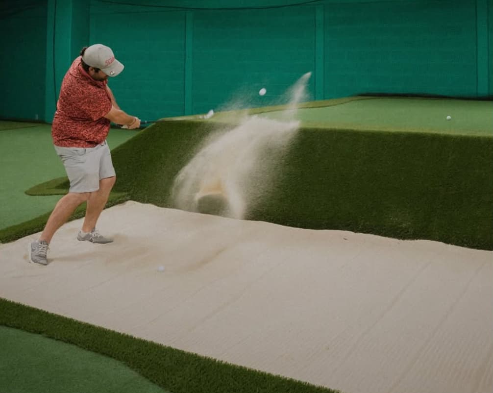 Práctica en bunker de arena en Golf LINC