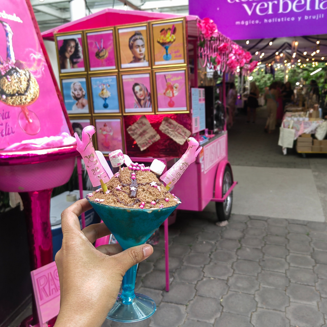 Carrito de helados Rasvola en el mercado de Roma Norte