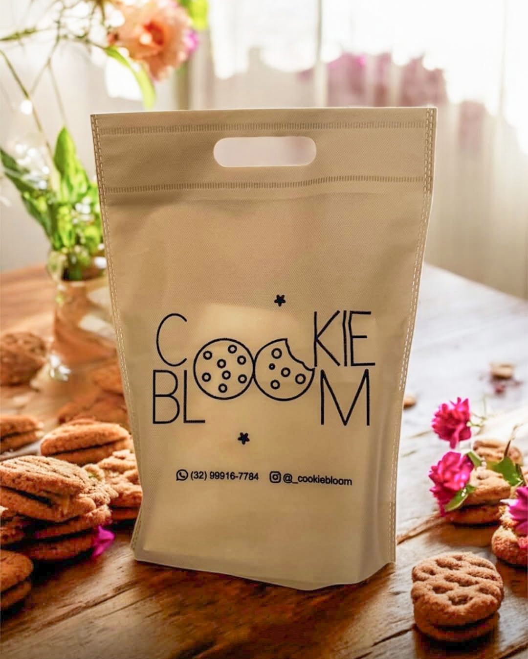 Sacola TNT com Alça Vazada