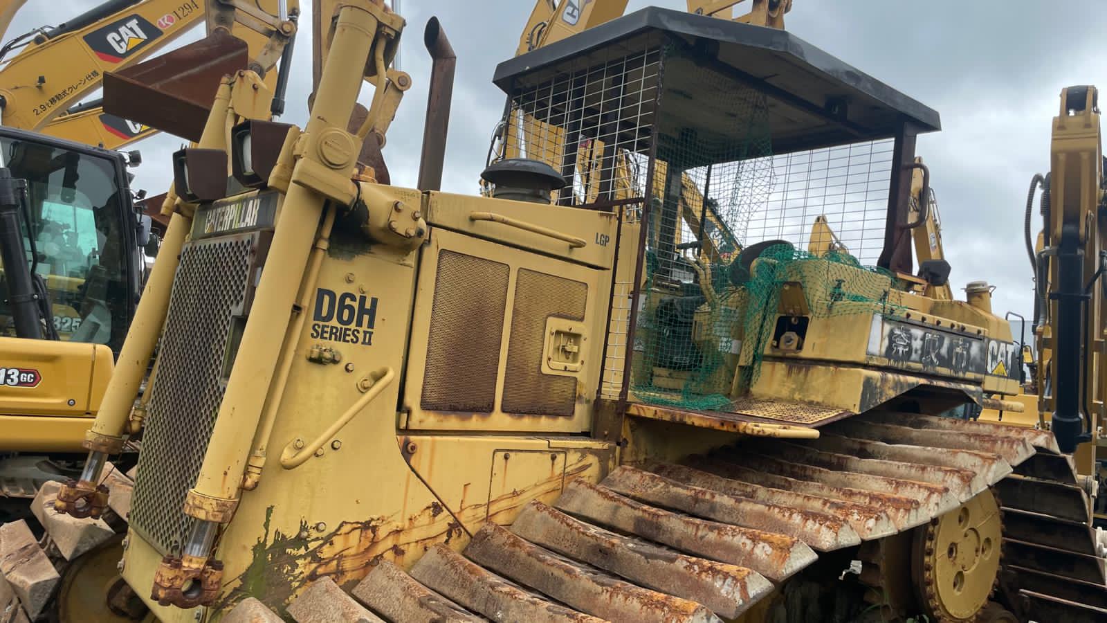 CAT D6H Bulldozer