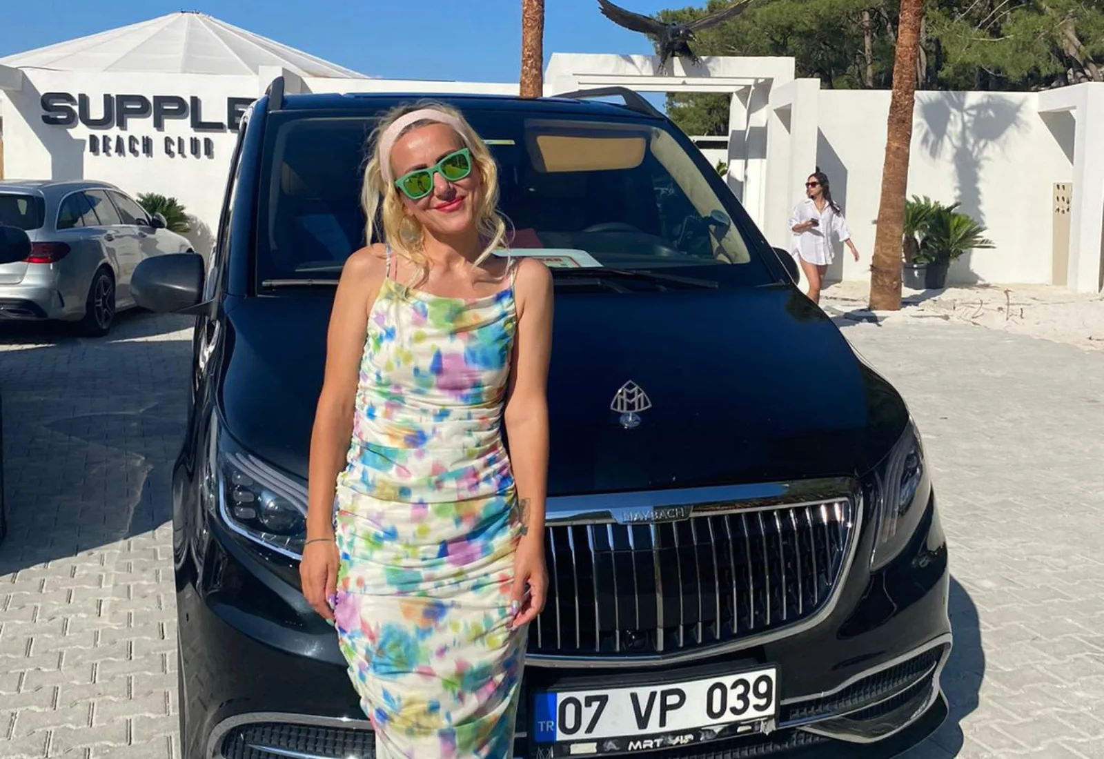 Guest at beach club with MRT vehicle