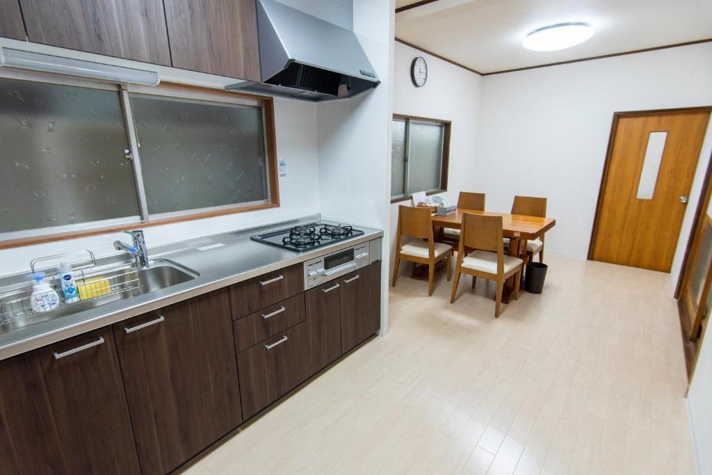 Kitchen & Dining