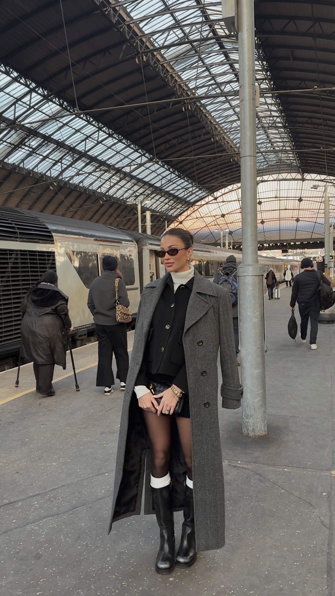 Fashion influencer at train station