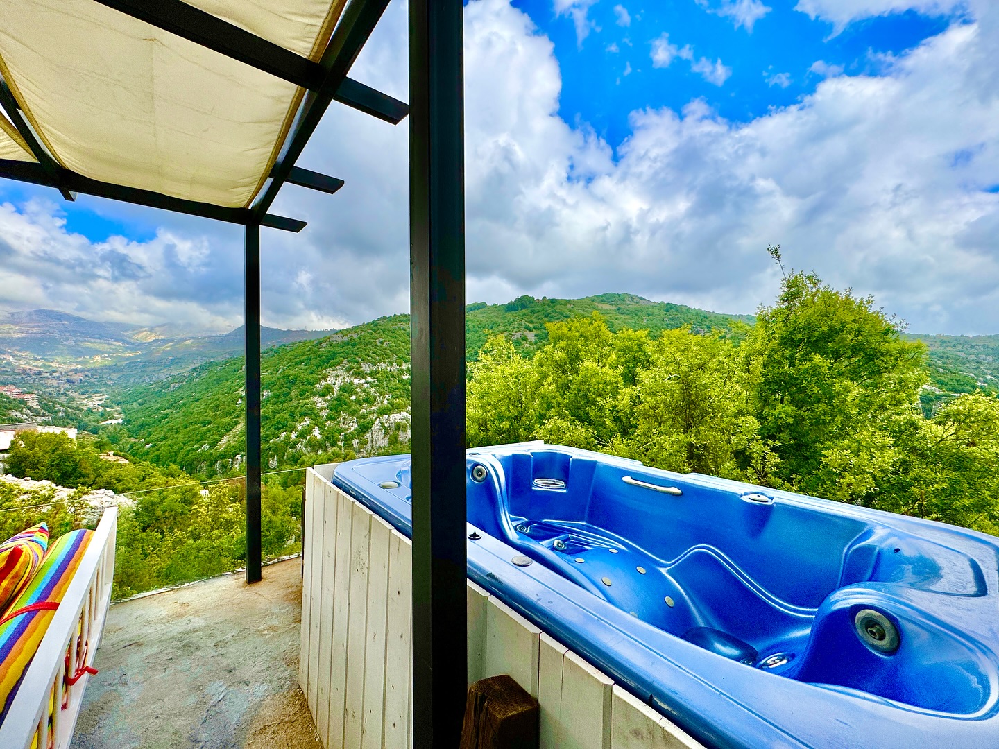 Outdoor hot tub with panoramic mountain views