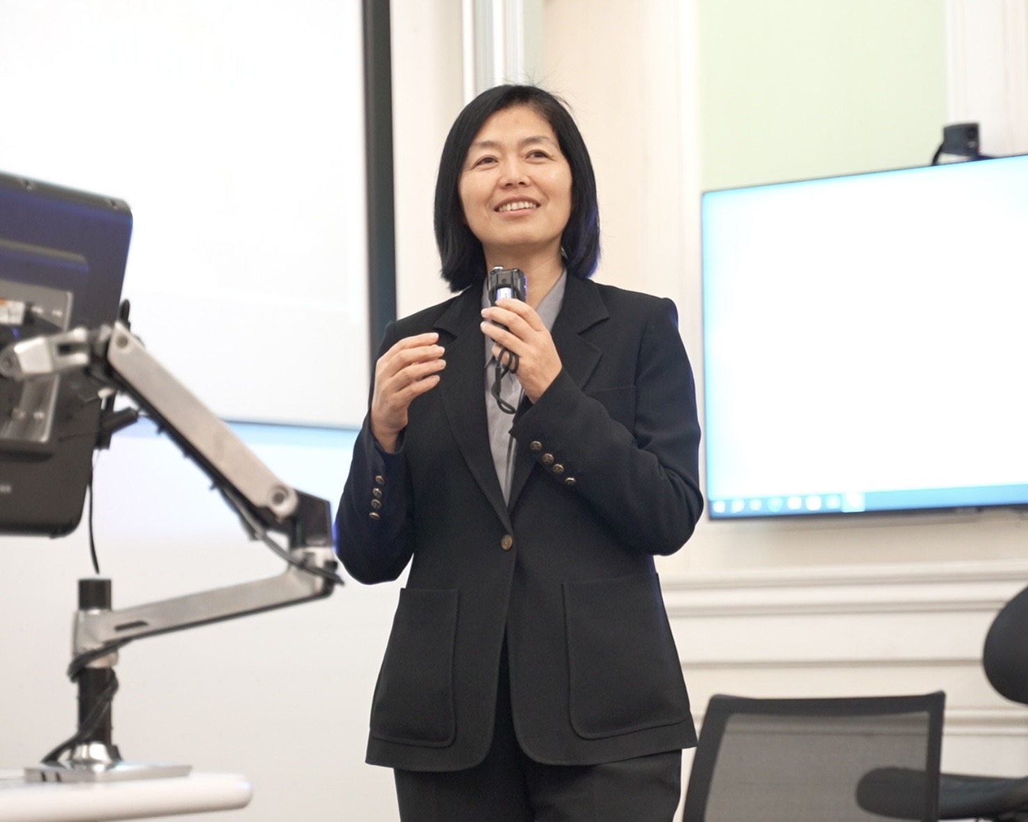 Helen Liu presenting at CEO Forum