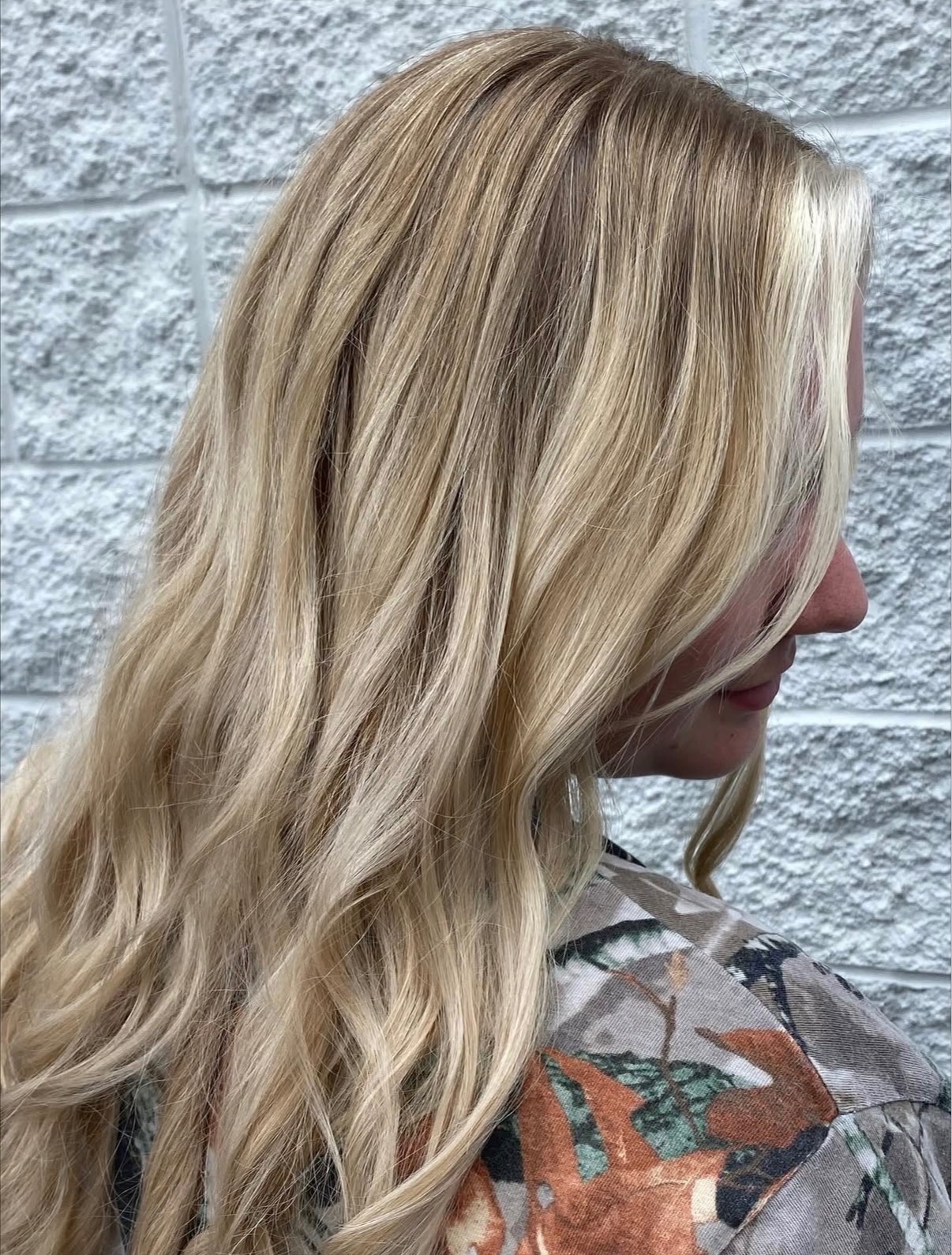 Beautiful long blonde balayage with waves
