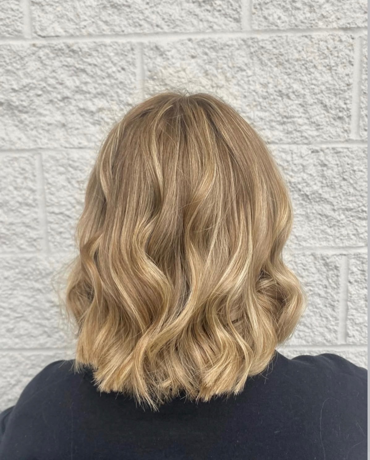 Honey blonde wavy lob