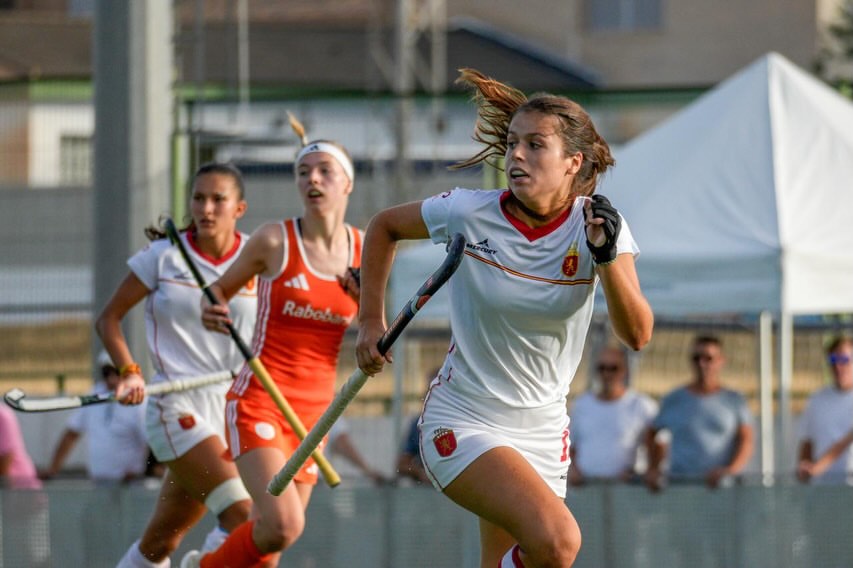 Jugadora española de hockey hierba en competición