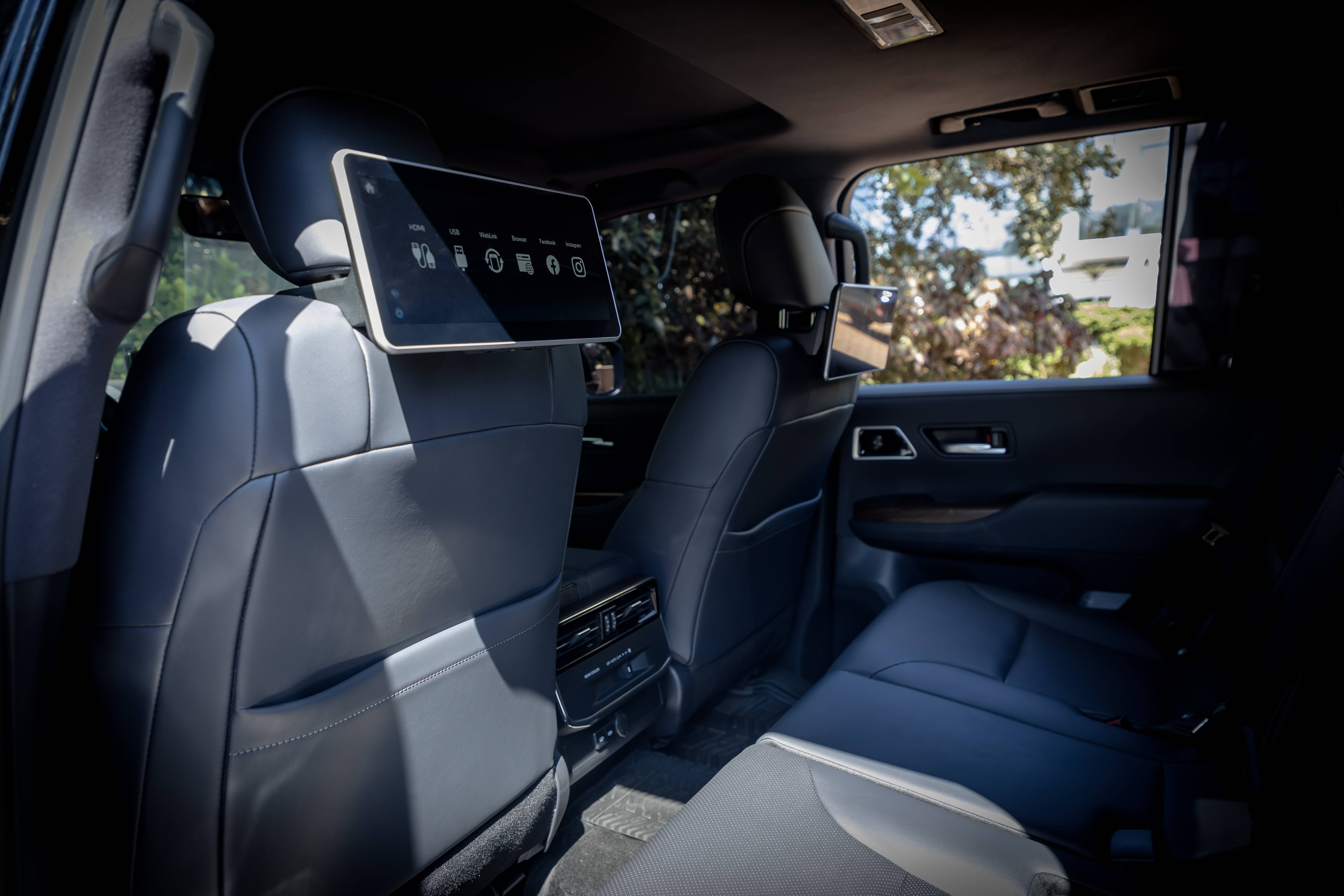 Land Cruiser LC 300 V6 interior 2