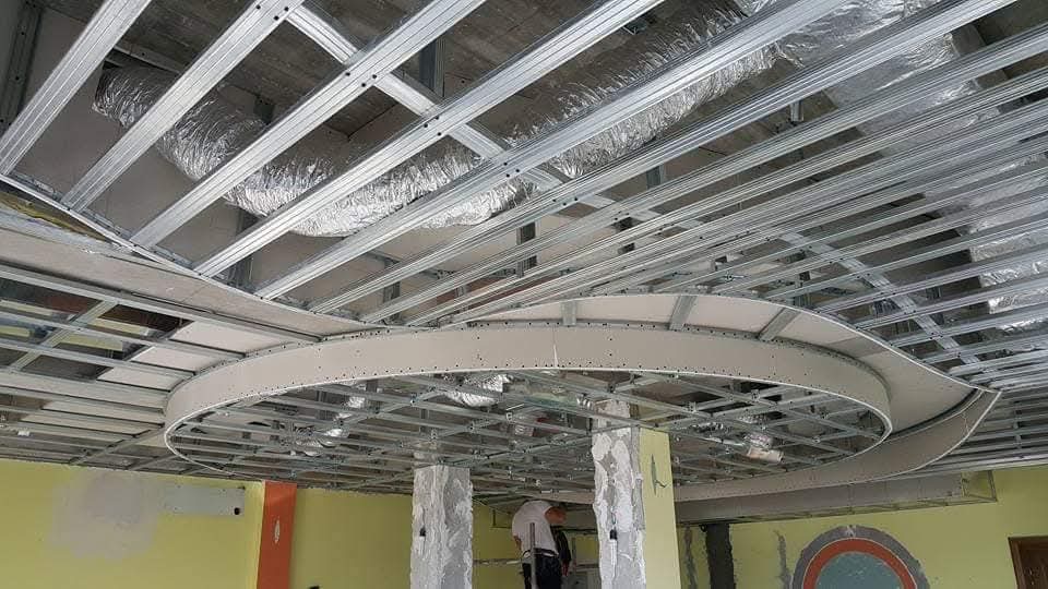 Struttura metallica per controsoffitto curvo