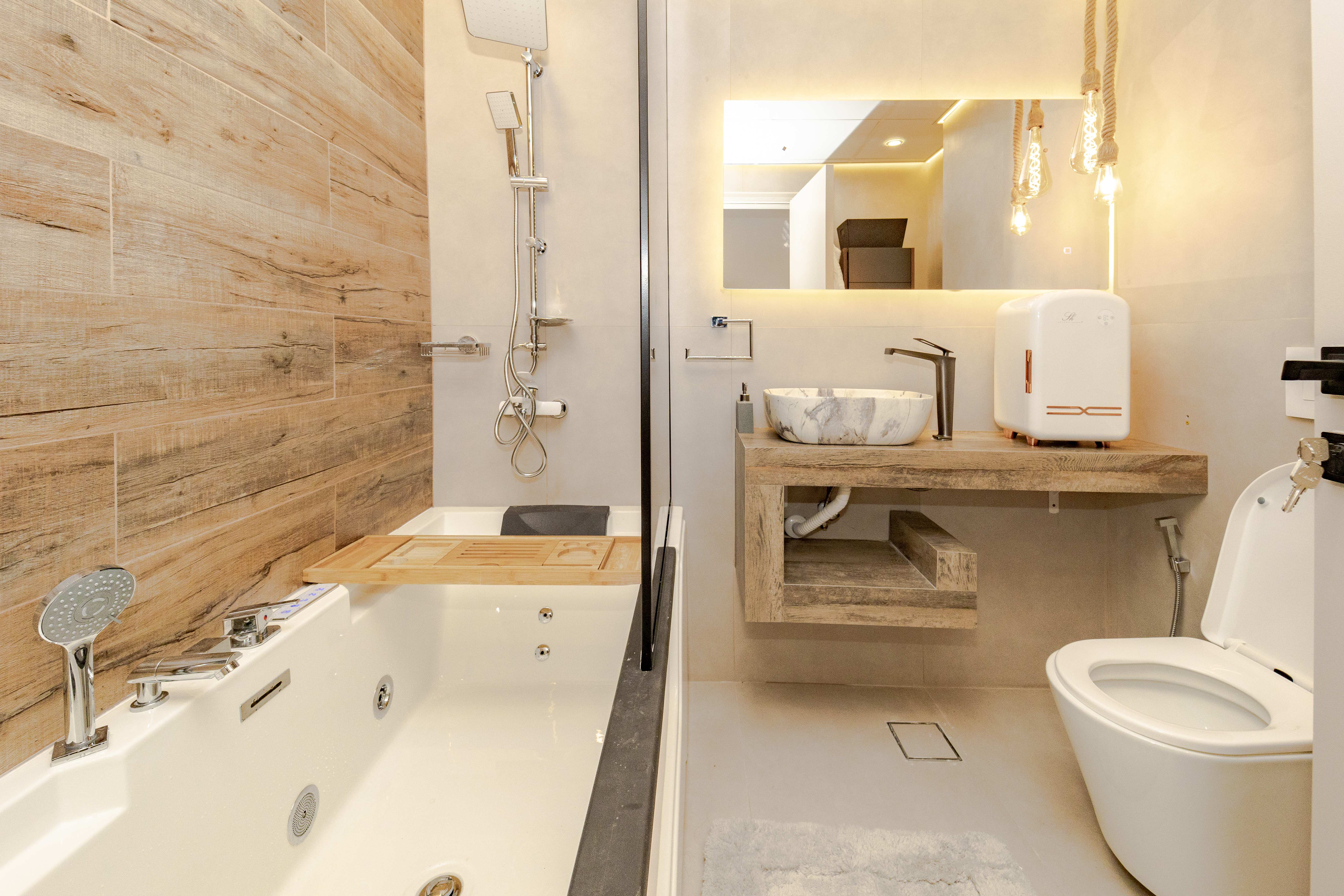 Bathroom with jacuzzi tub and rope pendant lights
