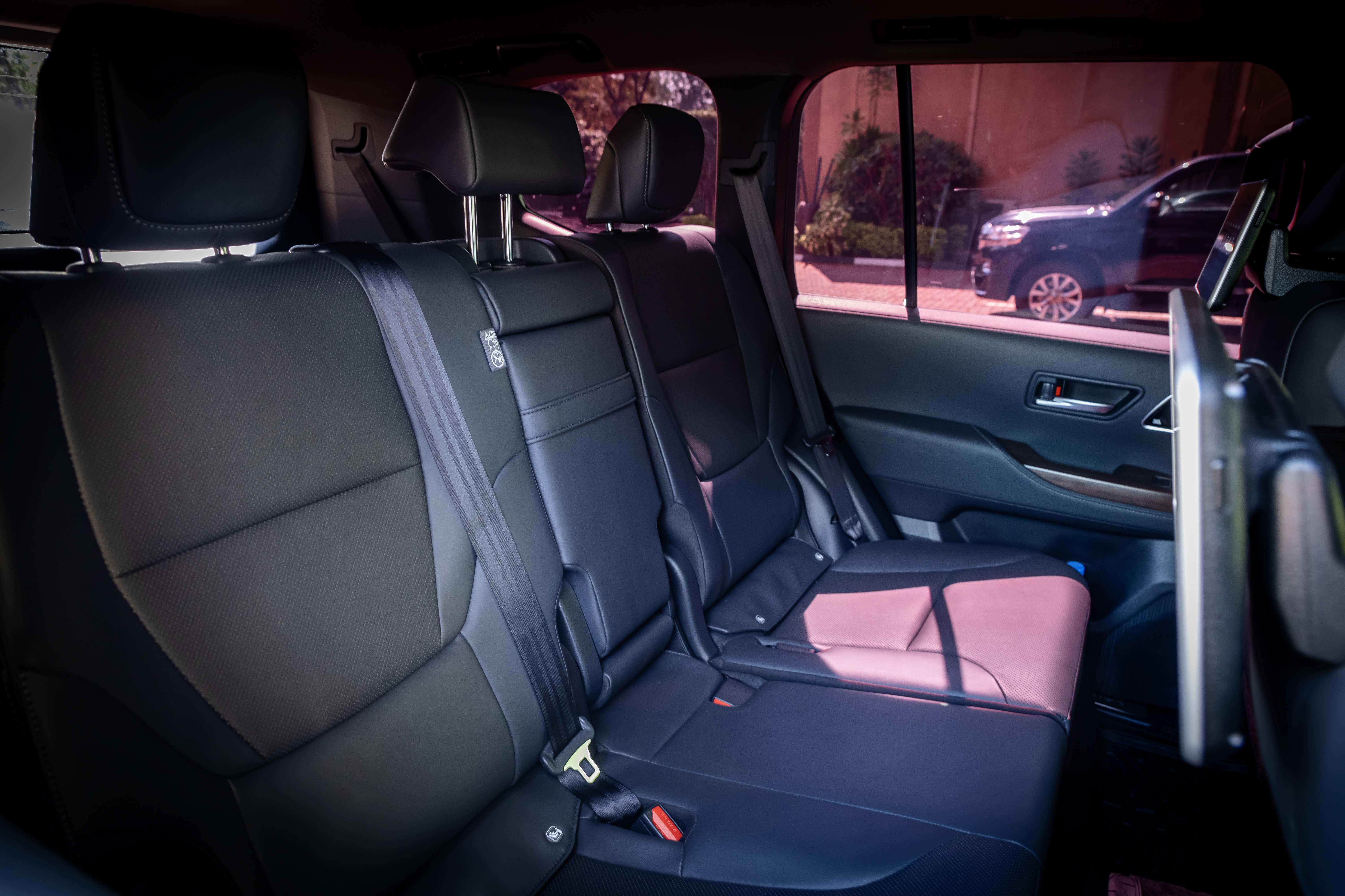 Land Cruiser LC 300 V6 interior 1